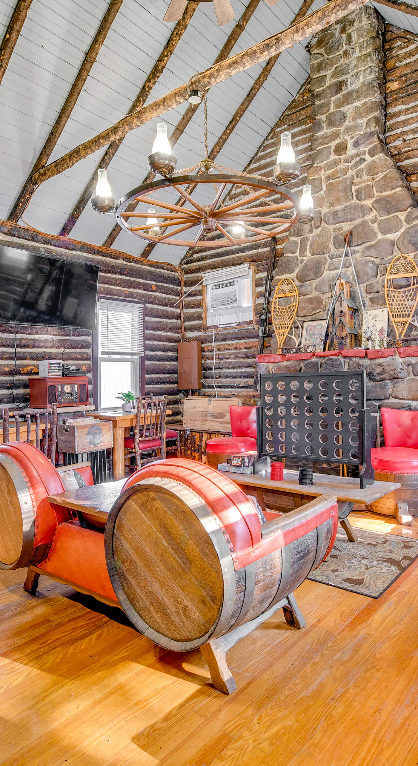 Easy Interstate Access: Original Poconos Log Cabin