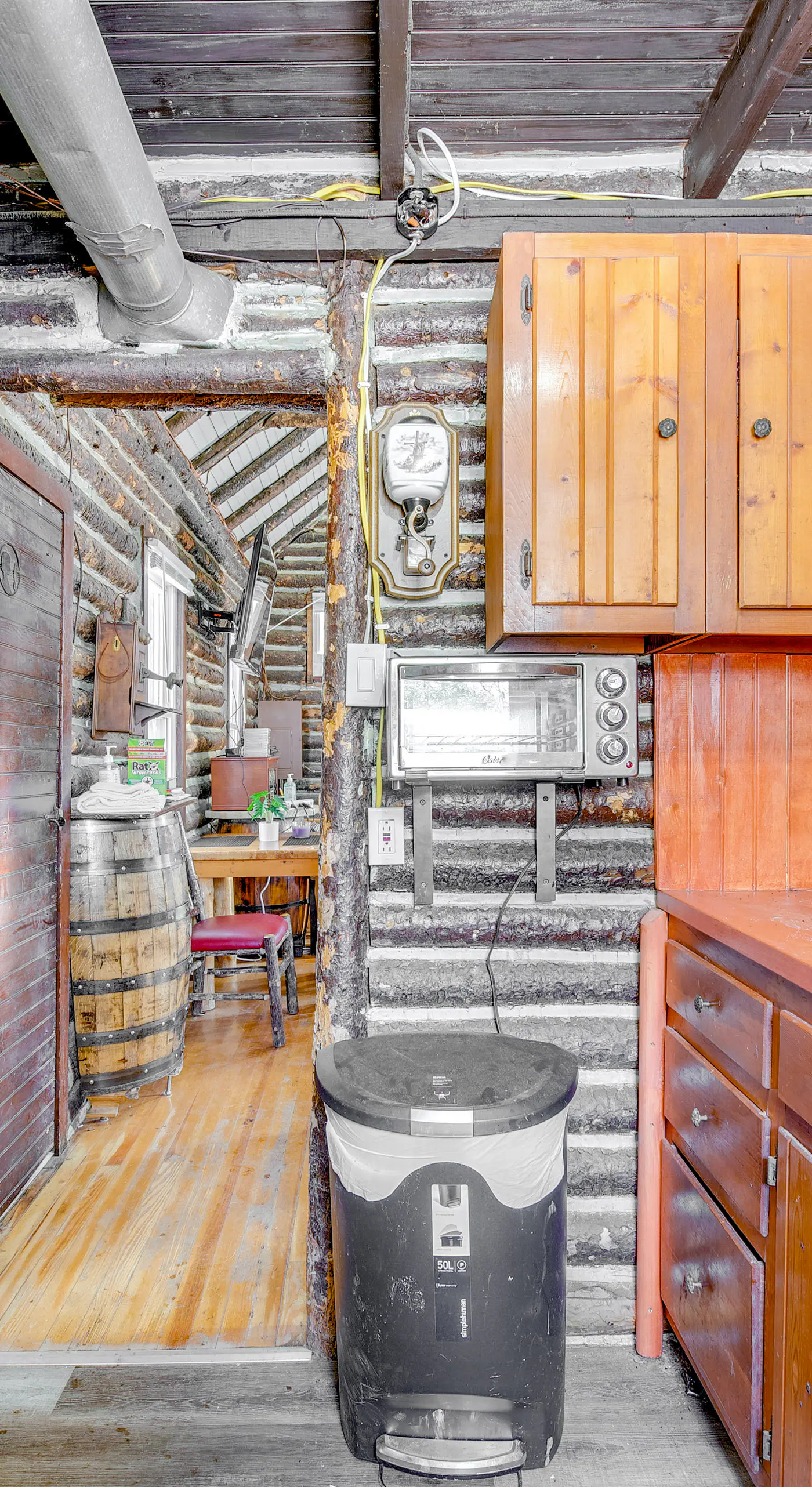 Easy Interstate Access: Original Poconos Log Cabin