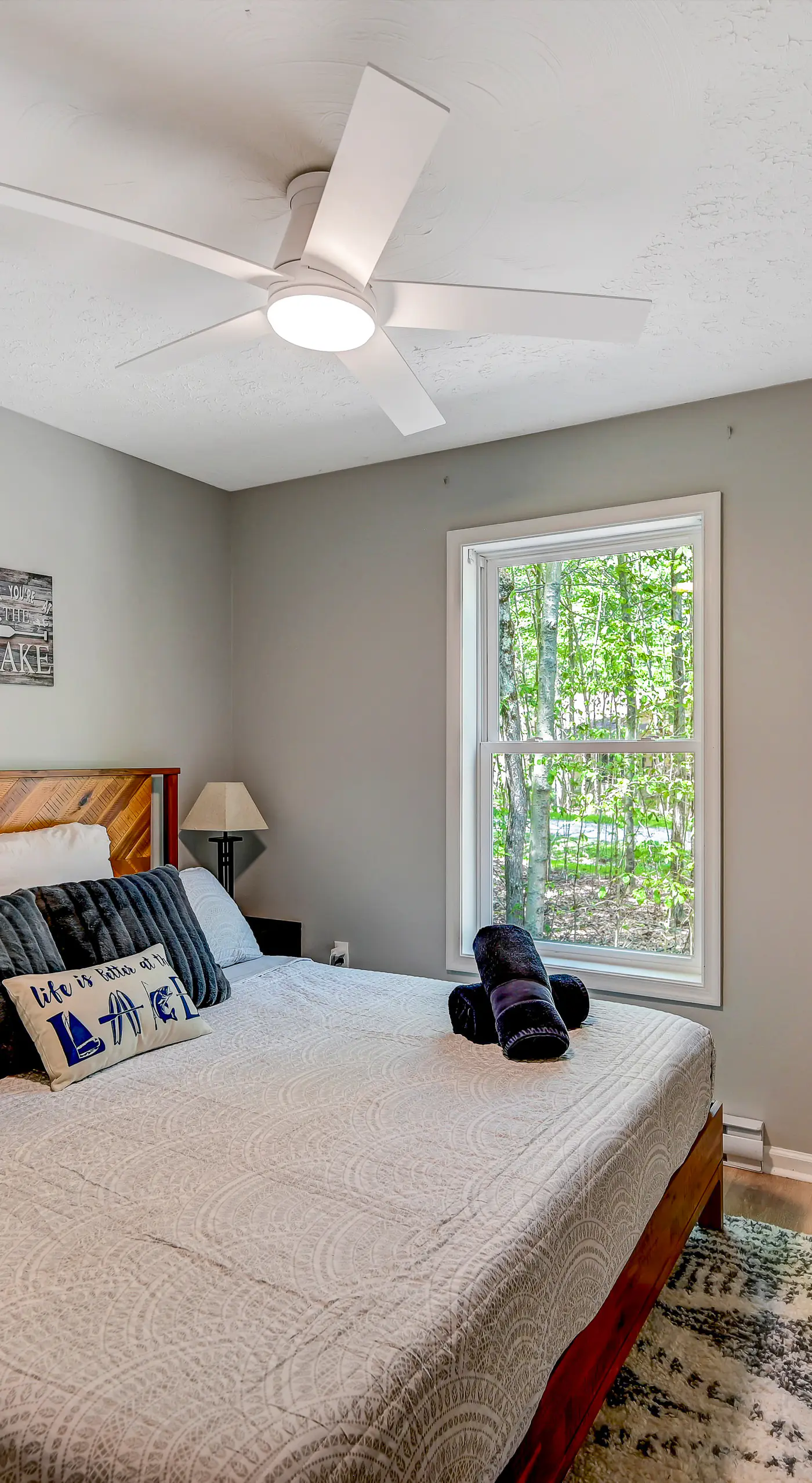 1 Mi to Beach: Pocono Lake Chalet w/ Decks