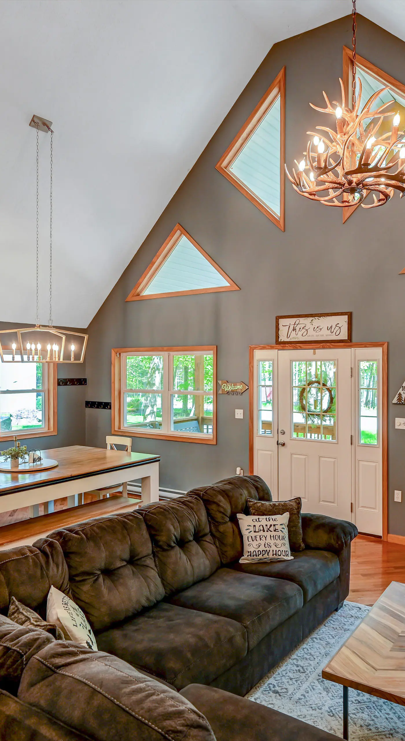 1 Mi to Beach: Pocono Lake Chalet w/ Decks