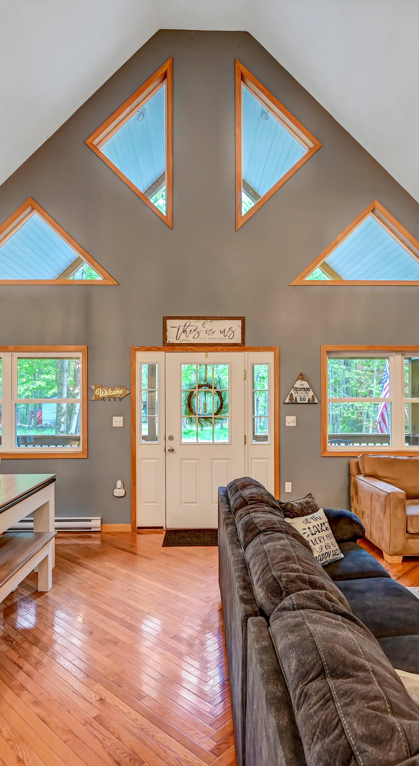 1 Mi to Beach: Pocono Lake Chalet w/ Decks
