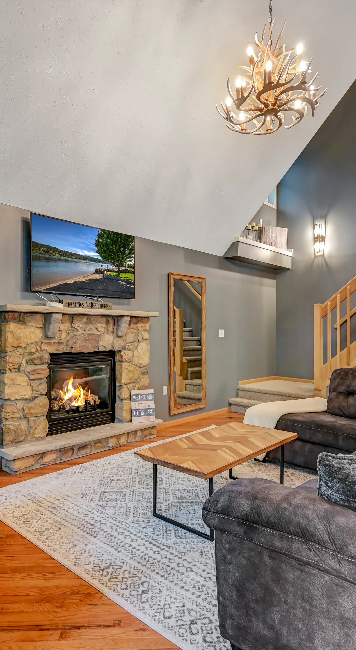 1 Mi to Beach: Pocono Lake Chalet w/ Decks