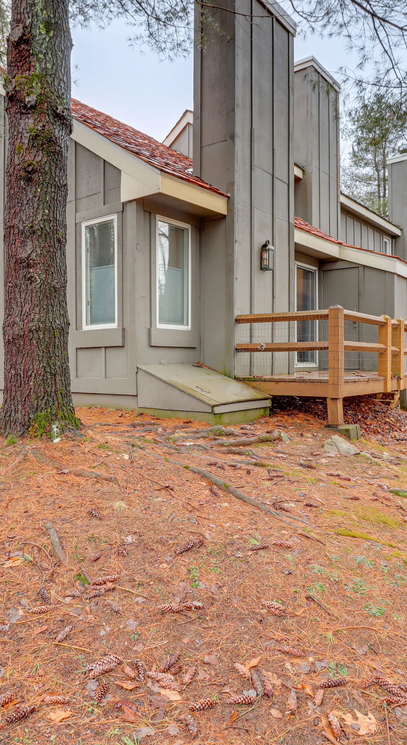Cozy Cabin w/ Deck < 1 Mi to Jack Frost Resort!