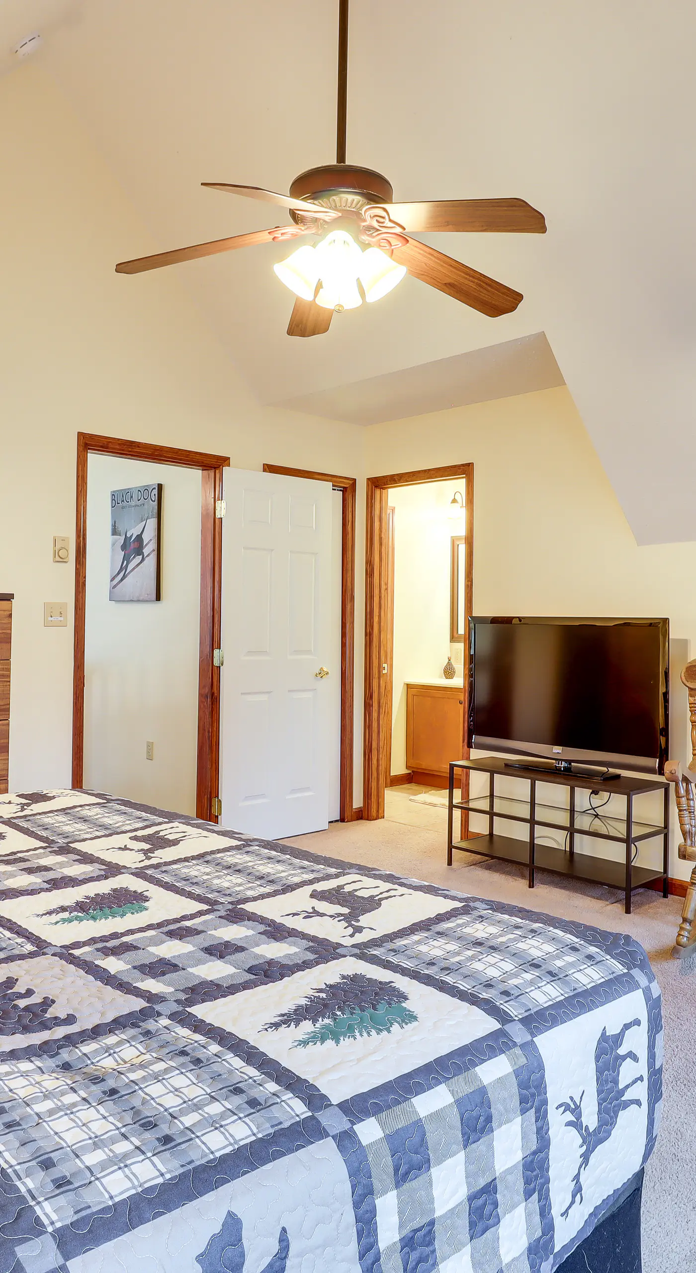 Serene Poconos Cabin w/ Hot Tub & Beach Access!