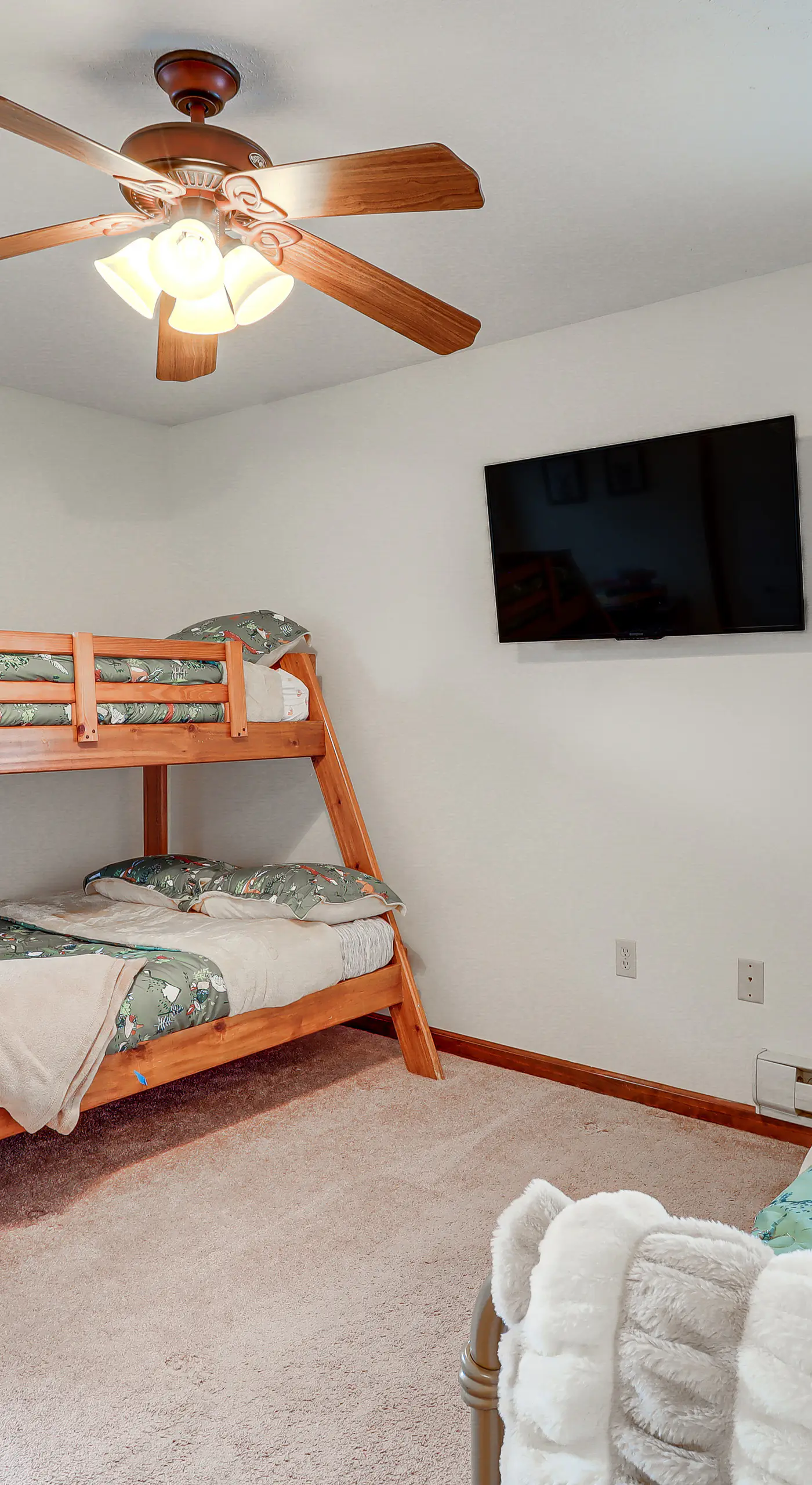 Serene Poconos Cabin w/ Hot Tub & Beach Access!