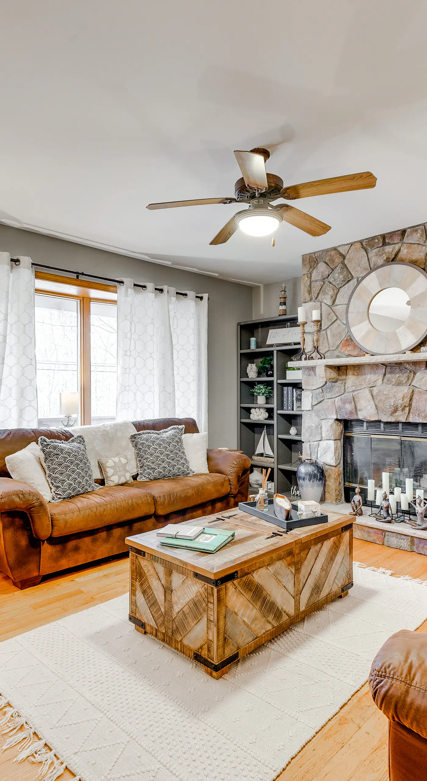 Pocono Lake House Hideaway: Hot Tub & Theater Room