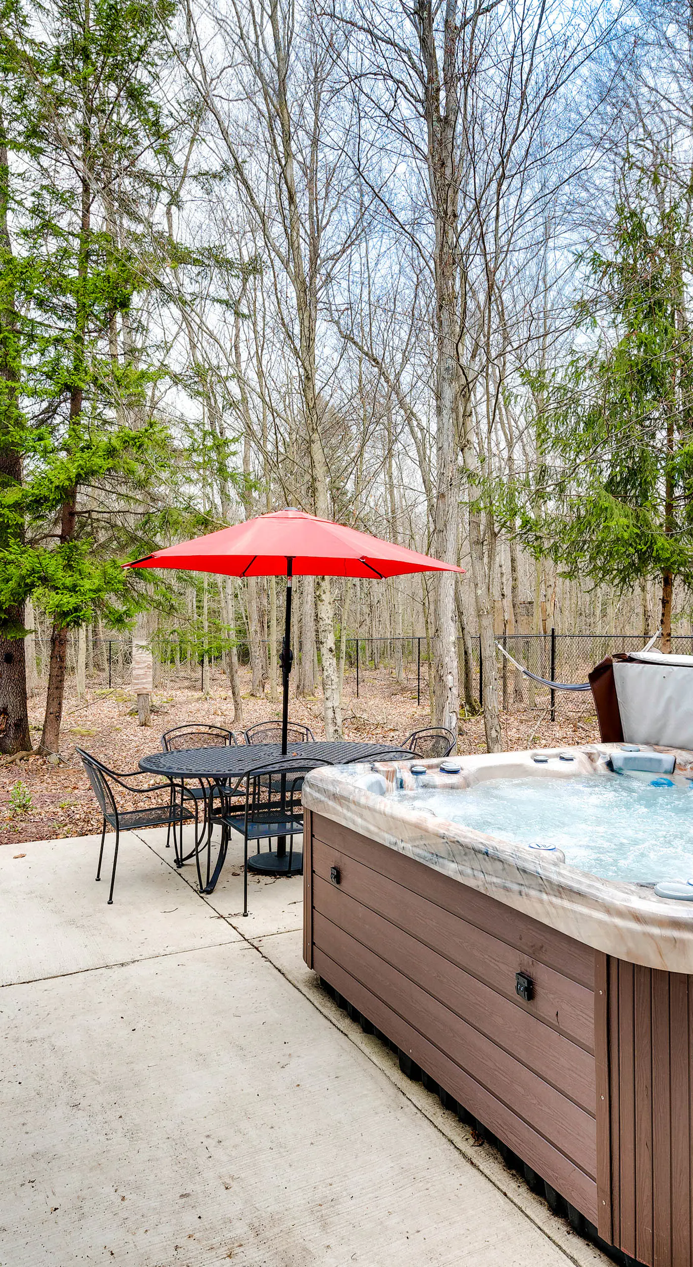 Pocono Lake House Hideaway: Hot Tub & Theater Room