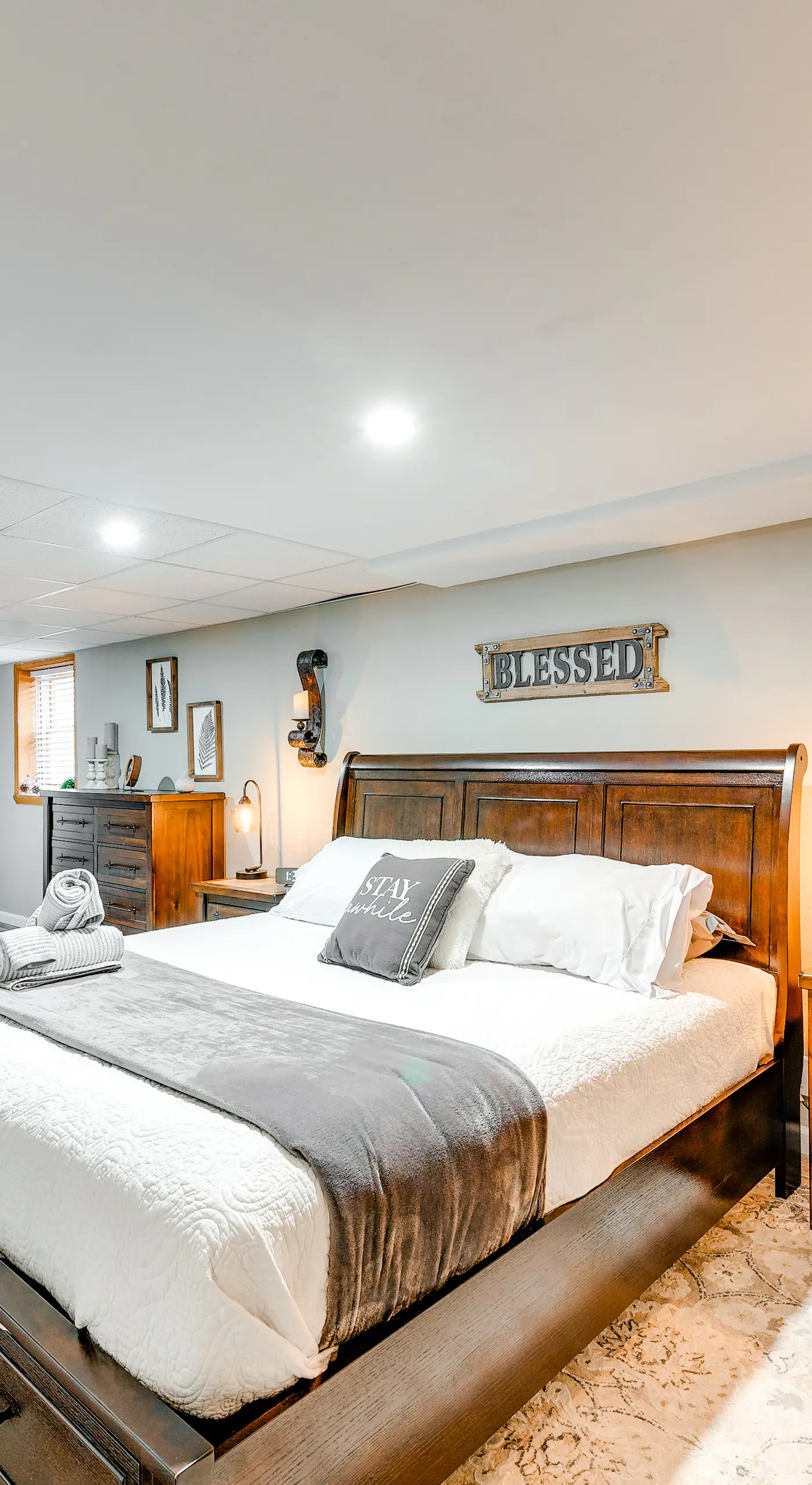Pocono Lake House Hideaway: Hot Tub & Theater Room