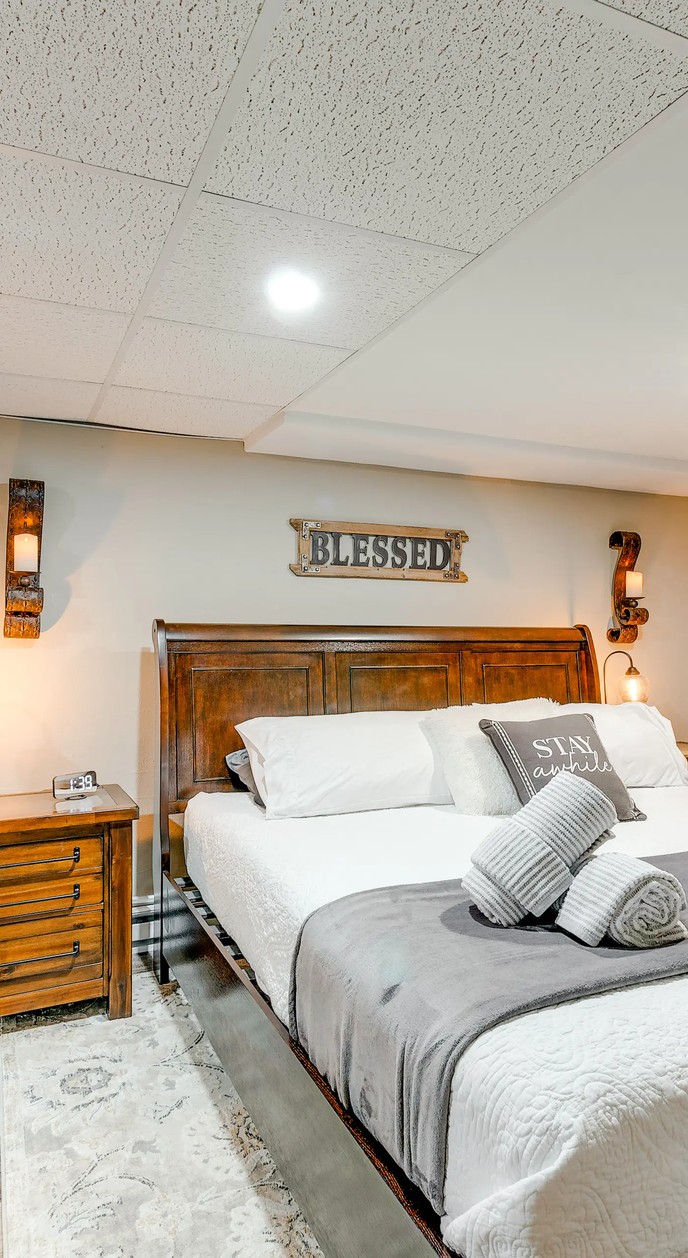 Pocono Lake House Hideaway: Hot Tub & Theater Room