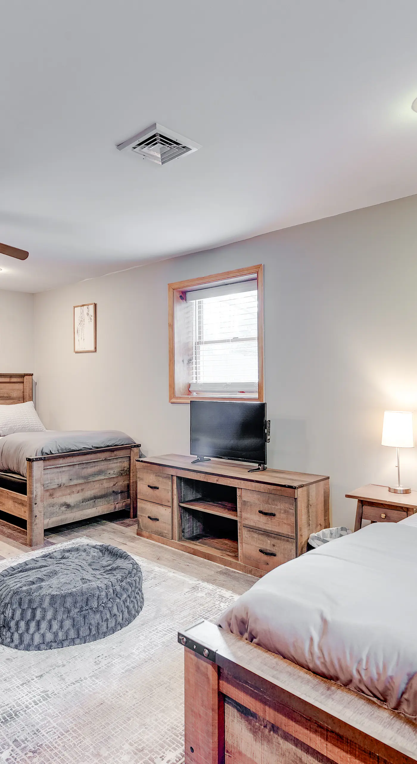 Pocono Lake House Hideaway: Hot Tub & Theater Room