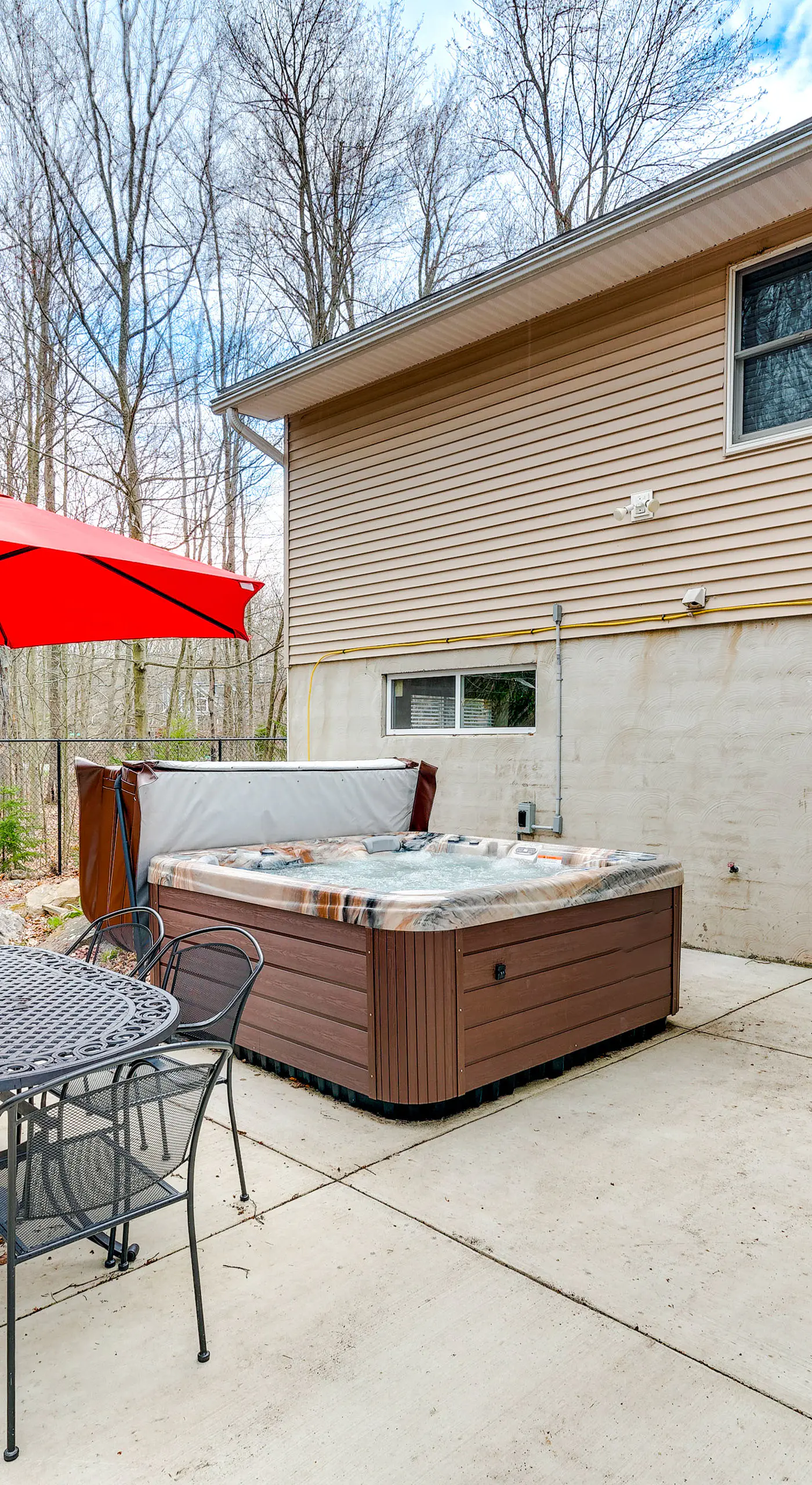 Pocono Lake House Hideaway: Hot Tub & Theater Room