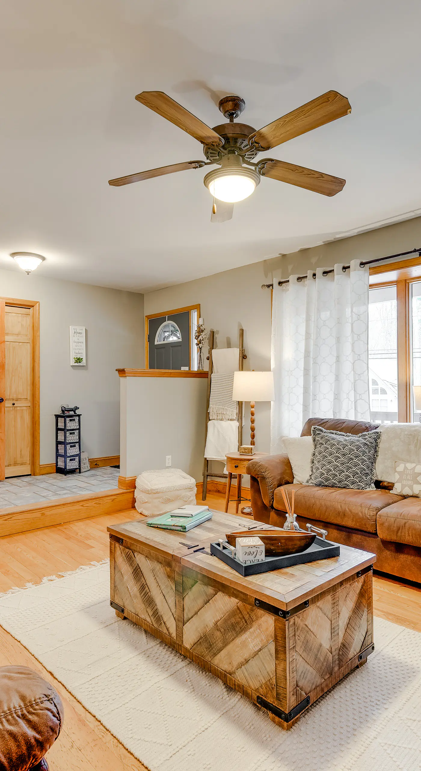 Pocono Lake House Hideaway: Hot Tub & Theater Room
