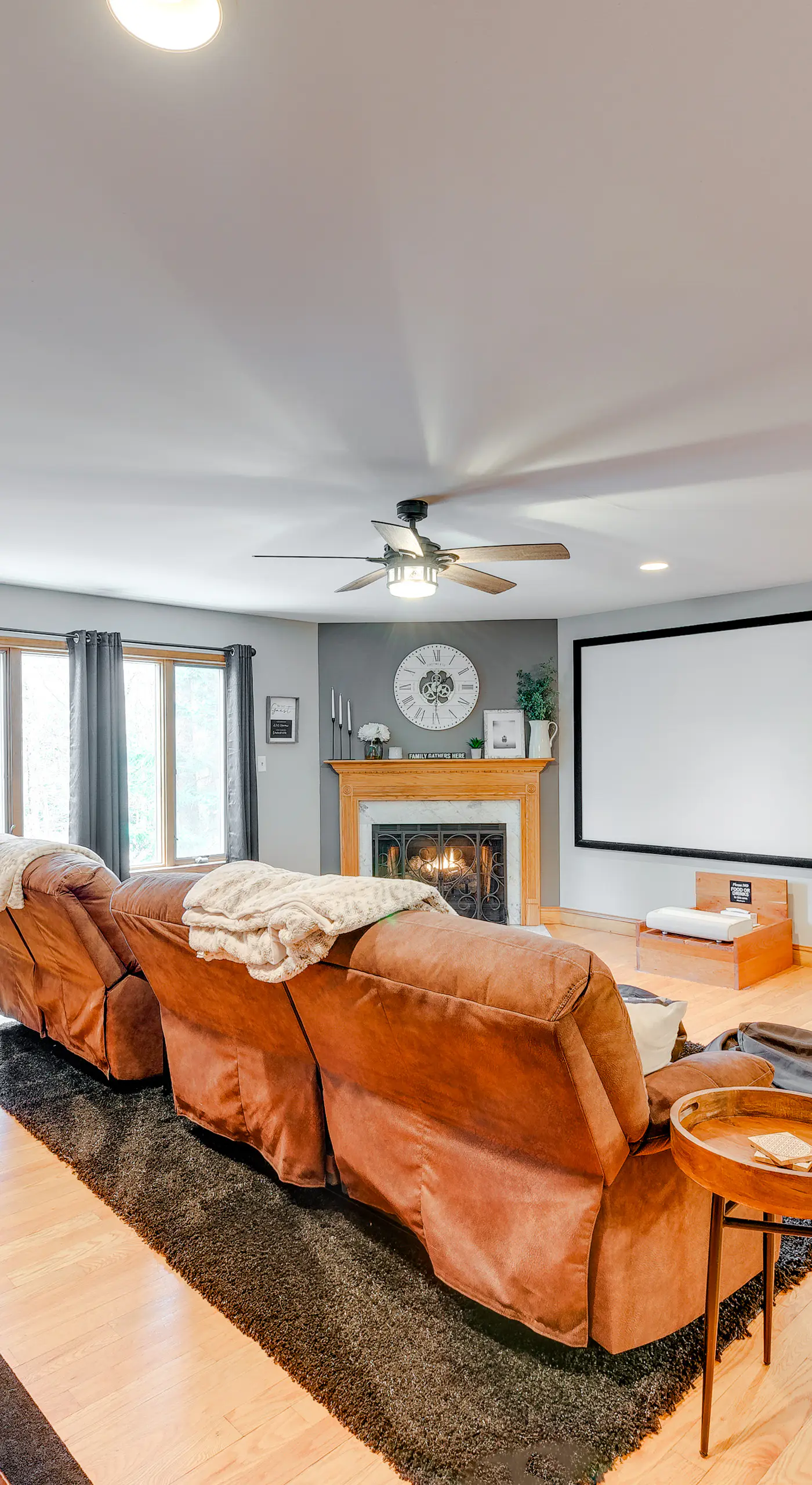 Pocono Lake House Hideaway: Hot Tub & Theater Room