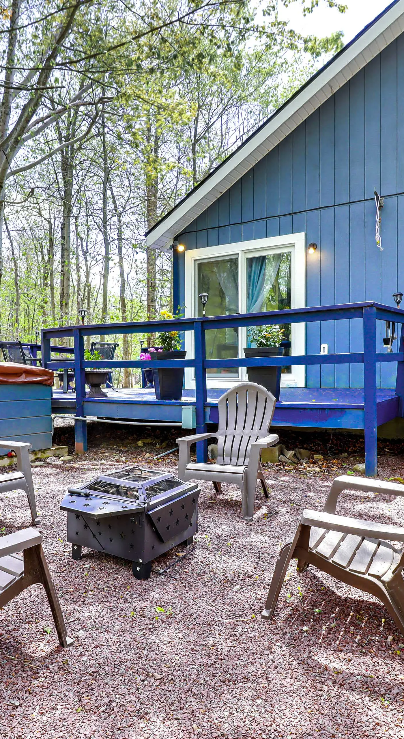 Hot Tub & Lake Beach Access: Tobyhanna Retreat!