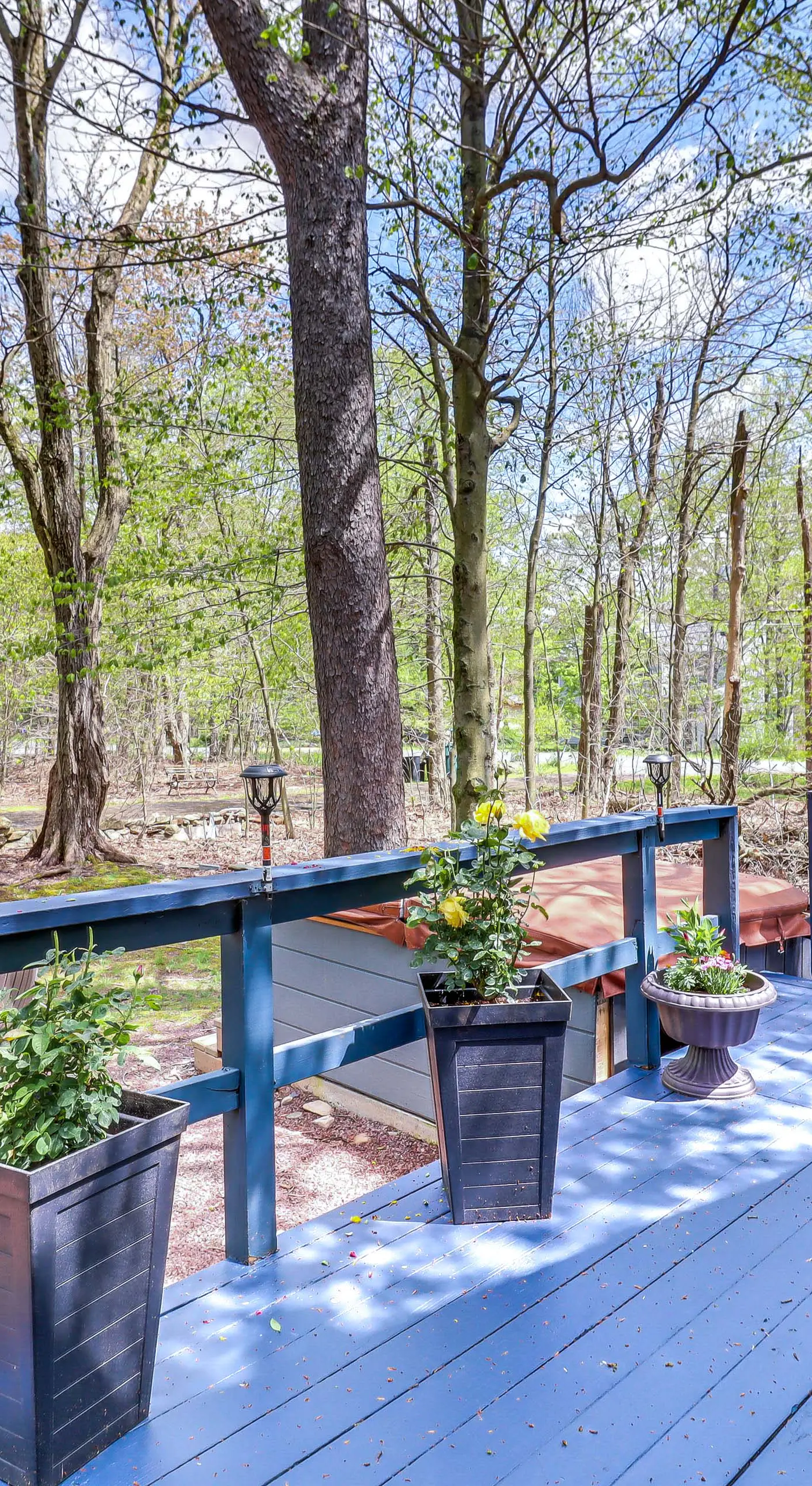 Hot Tub & Lake Beach Access: Tobyhanna Retreat!