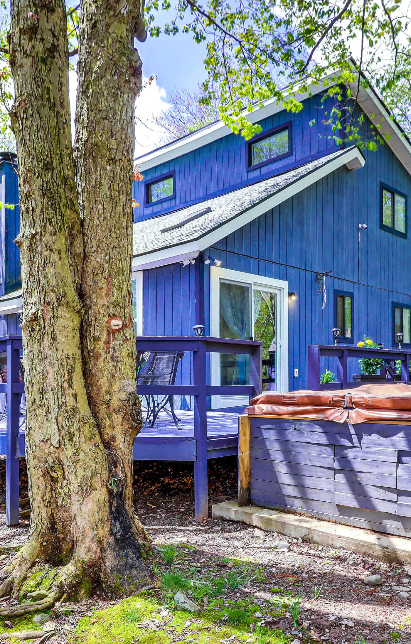 Hot Tub & Lake Beach Access: Tobyhanna Retreat!