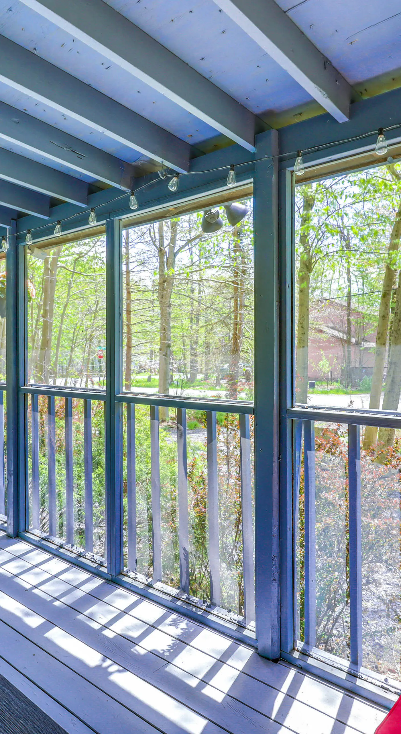 Hot Tub & Lake Beach Access: Tobyhanna Retreat!