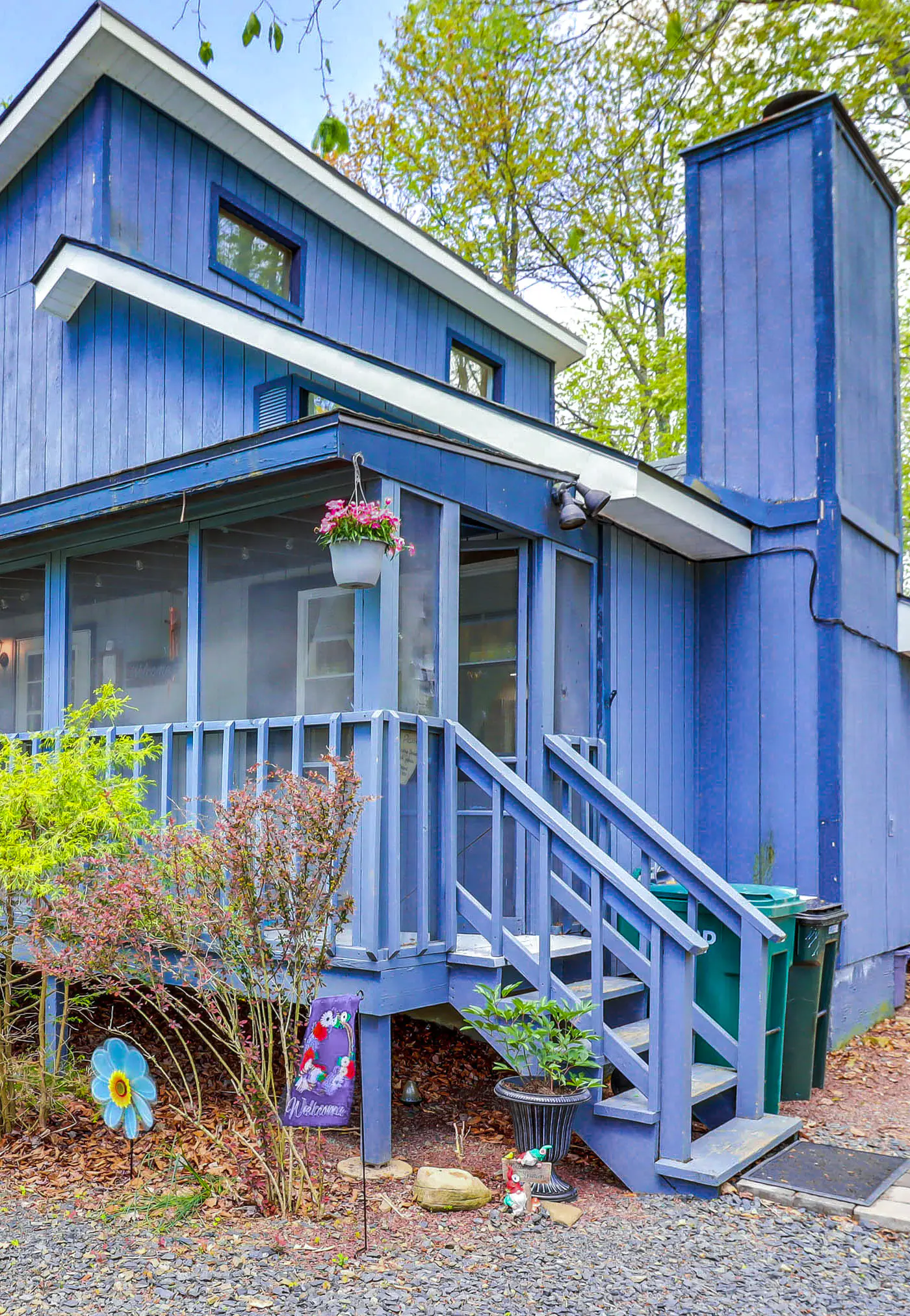 Hot Tub & Lake Beach Access: Tobyhanna Retreat!