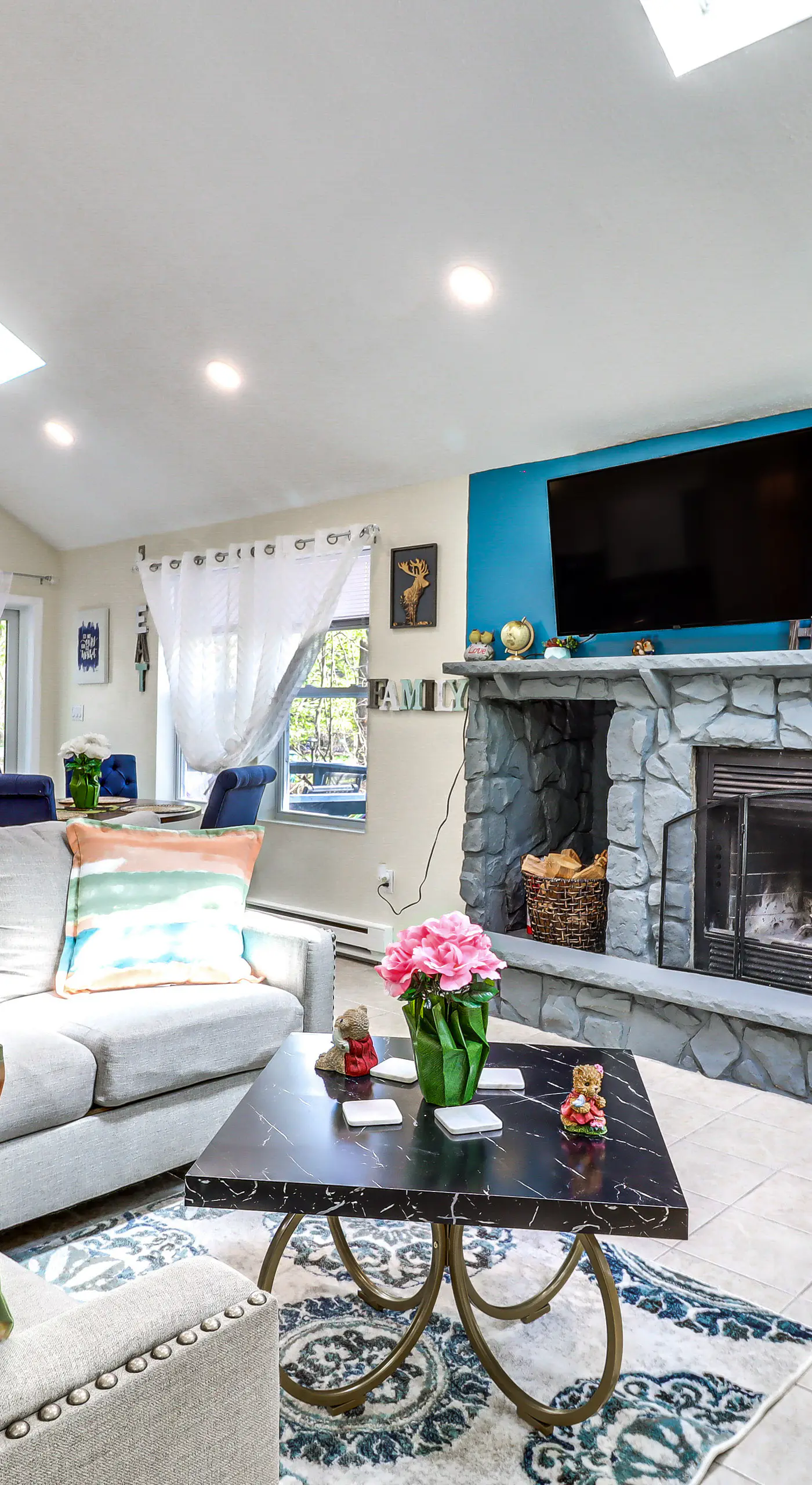 Hot Tub & Lake Beach Access: Tobyhanna Retreat!