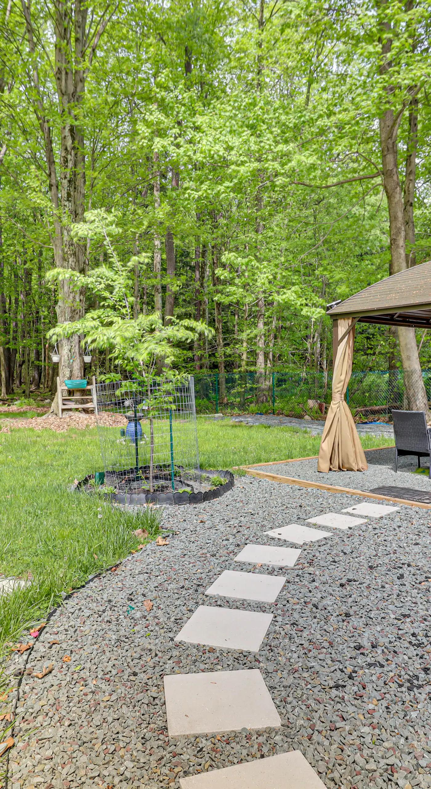 Long Pond Home w/ Hot Tub ~ 8 Mi to Kalahari!