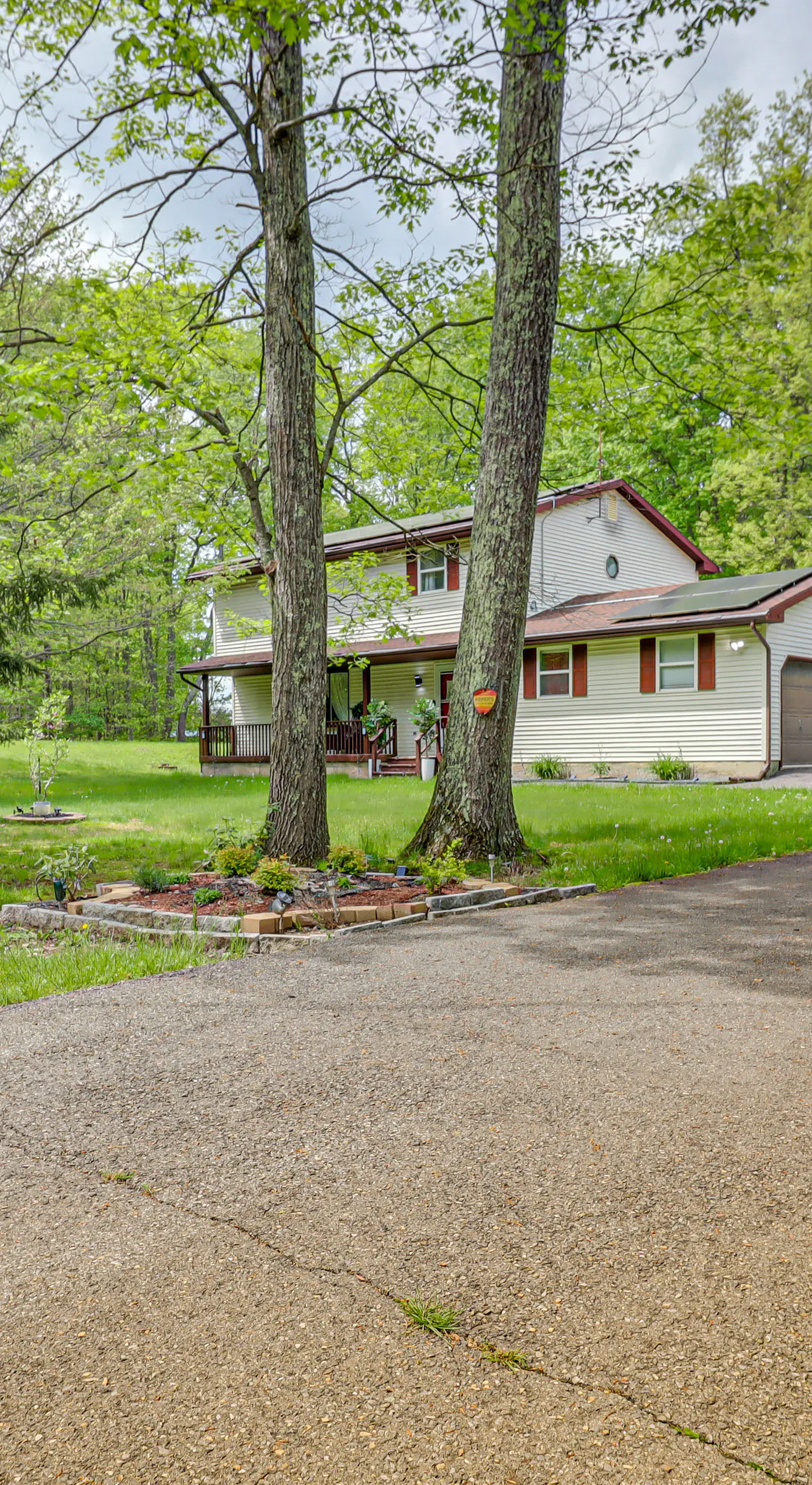 Long Pond Home w/ Hot Tub ~ 8 Mi to Kalahari!