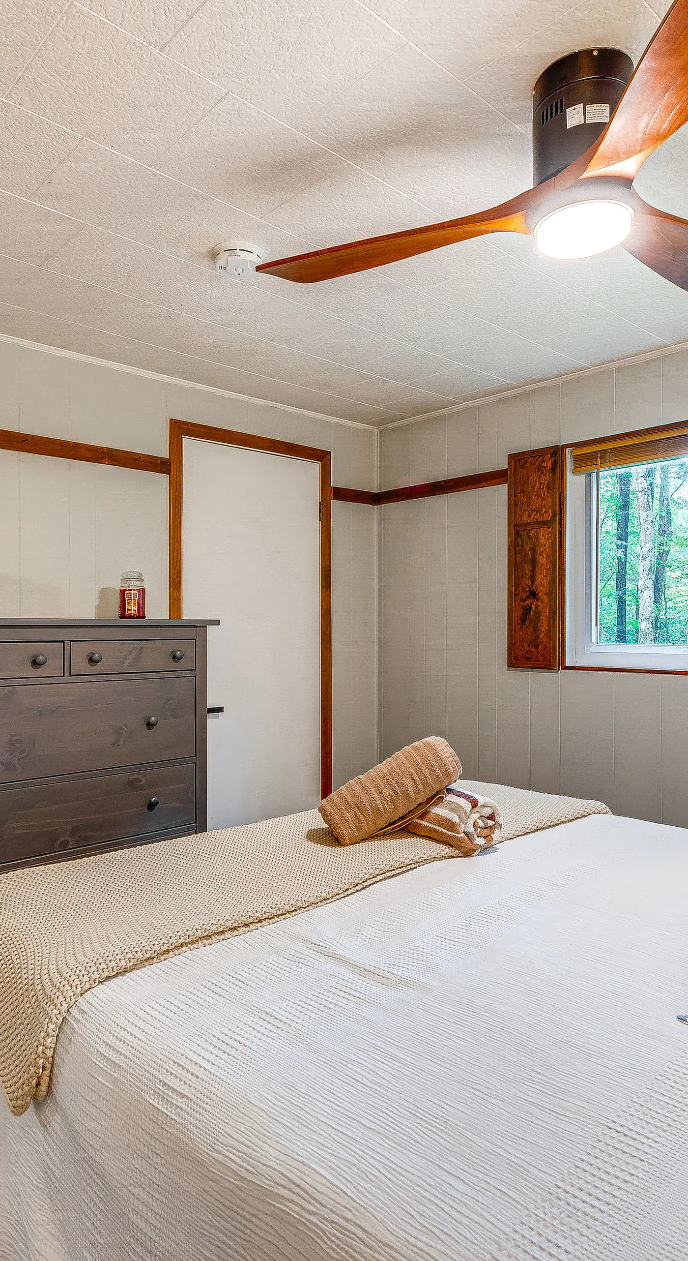 Deck & Fire Pit: Pet-Friendly Pocono Lake Abode!