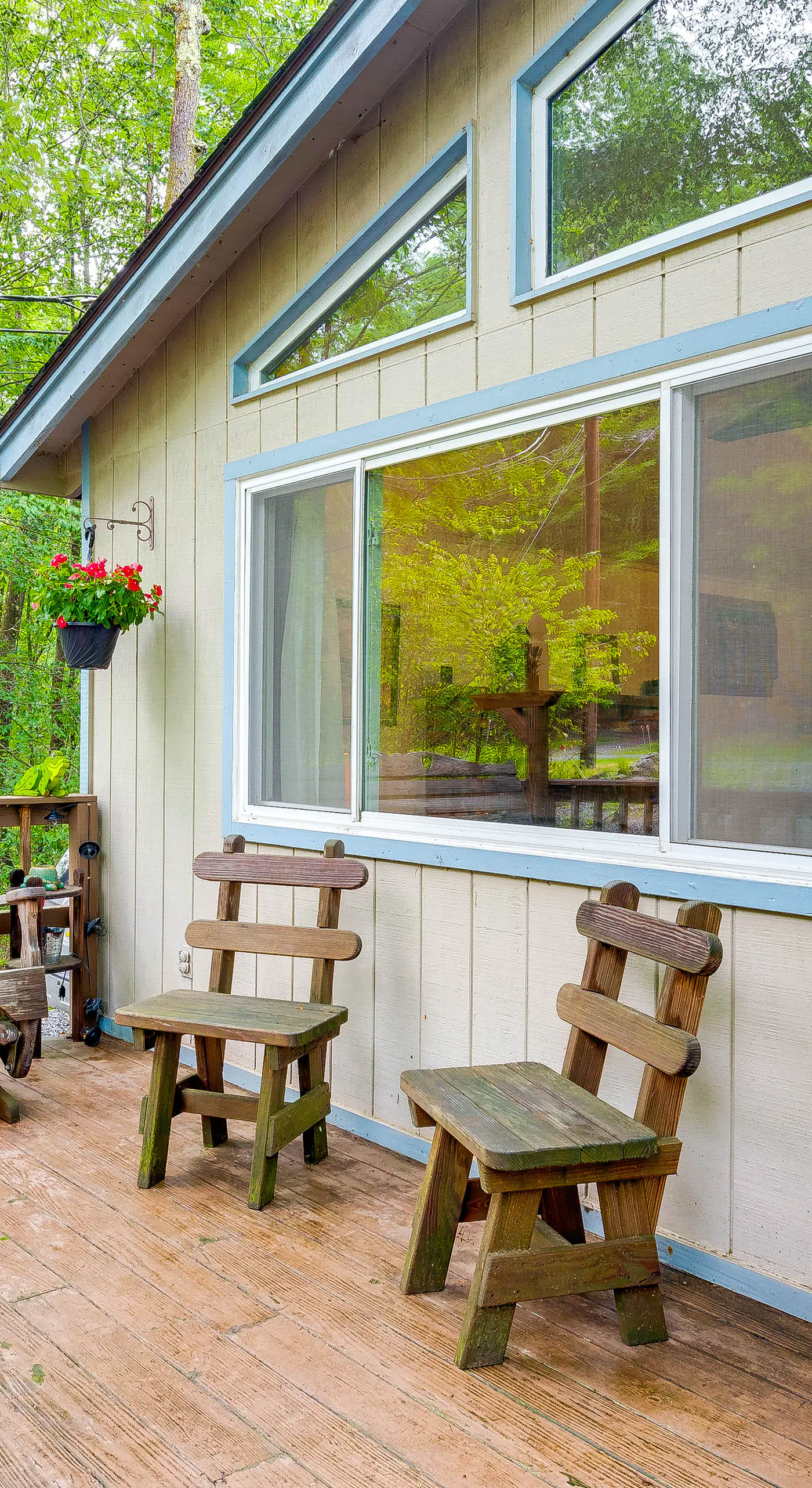 Deck & Fire Pit: Pet-Friendly Pocono Lake Abode!