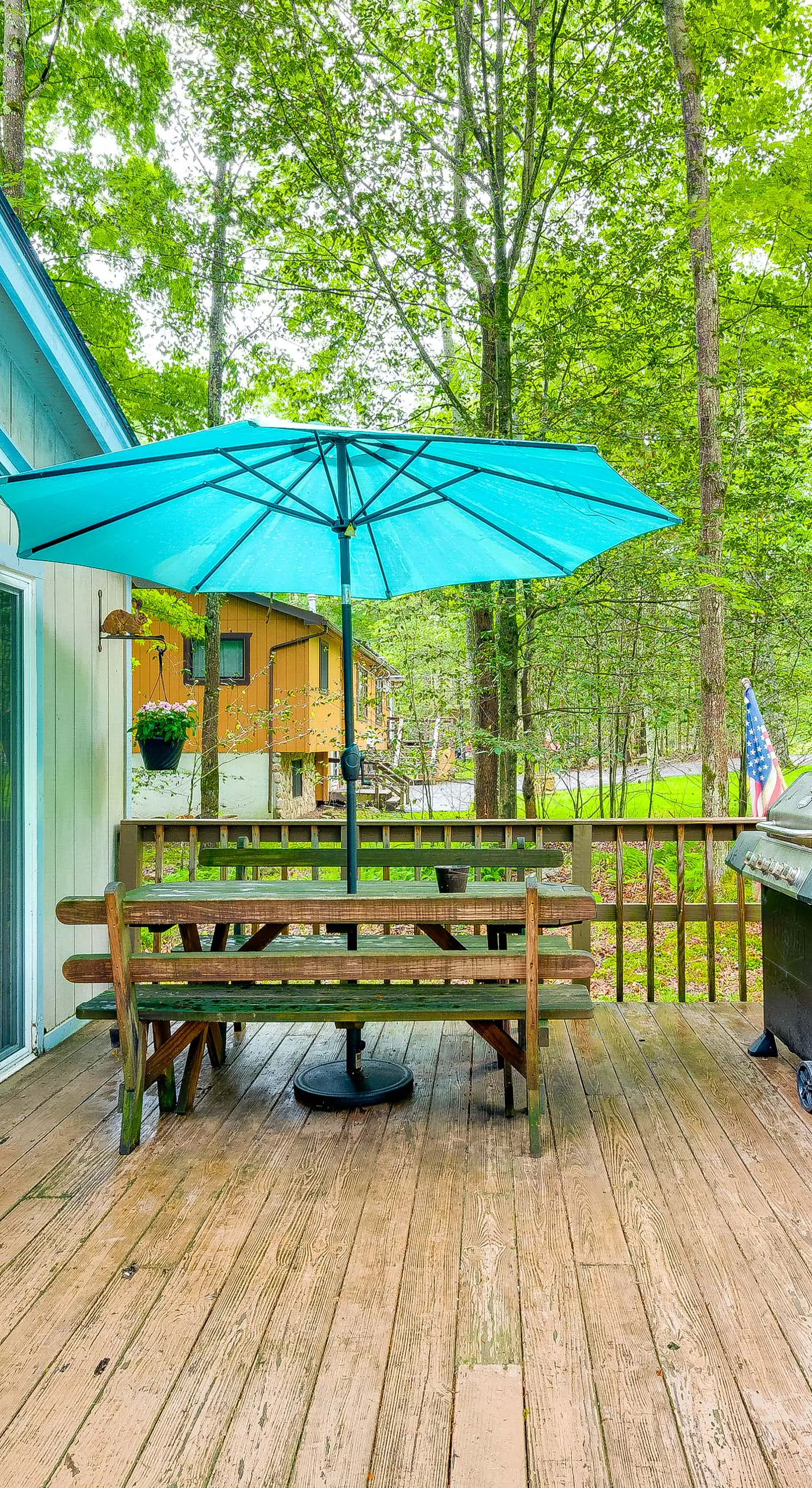 Deck & Fire Pit: Pet-Friendly Pocono Lake Abode!