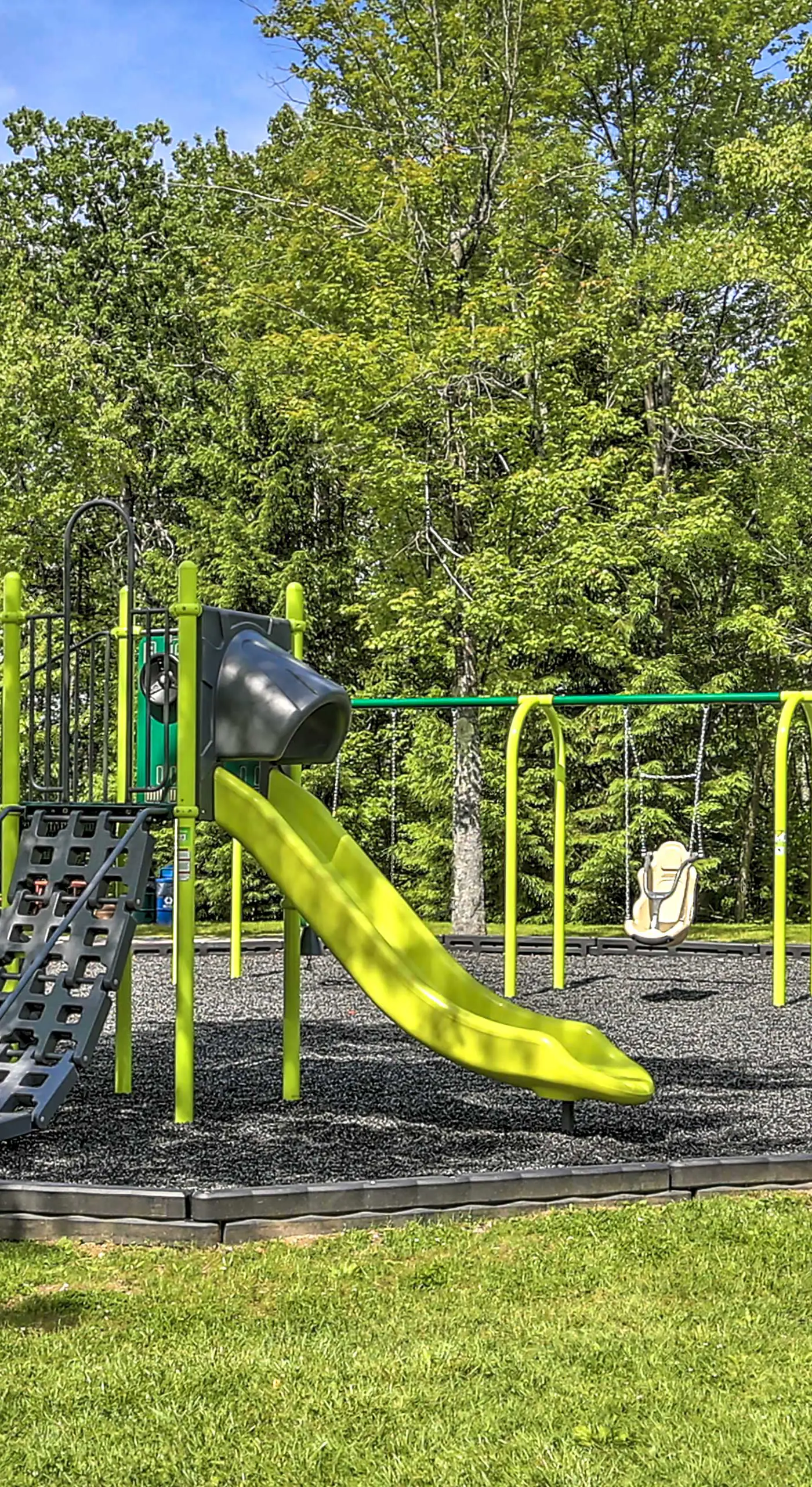 Deck & Fire Pit: Pet-Friendly Pocono Lake Abode!