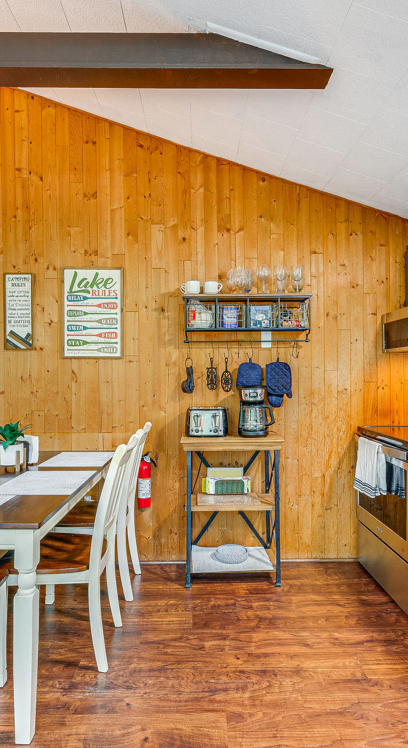 Deck & Fire Pit: Pet-Friendly Pocono Lake Abode!