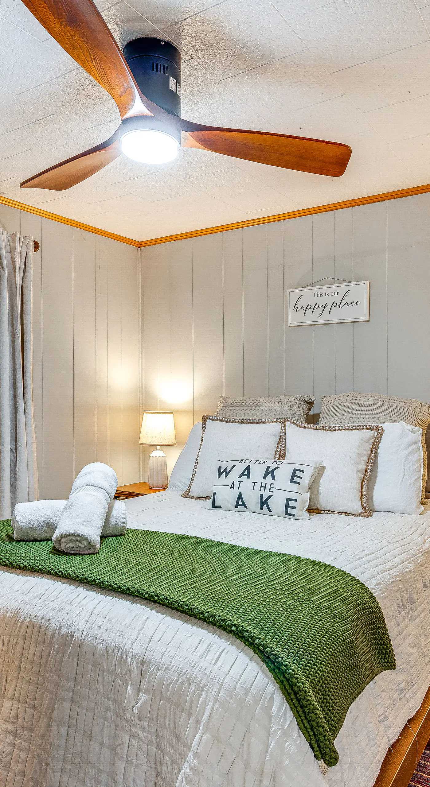 Deck & Fire Pit: Pet-Friendly Pocono Lake Abode!