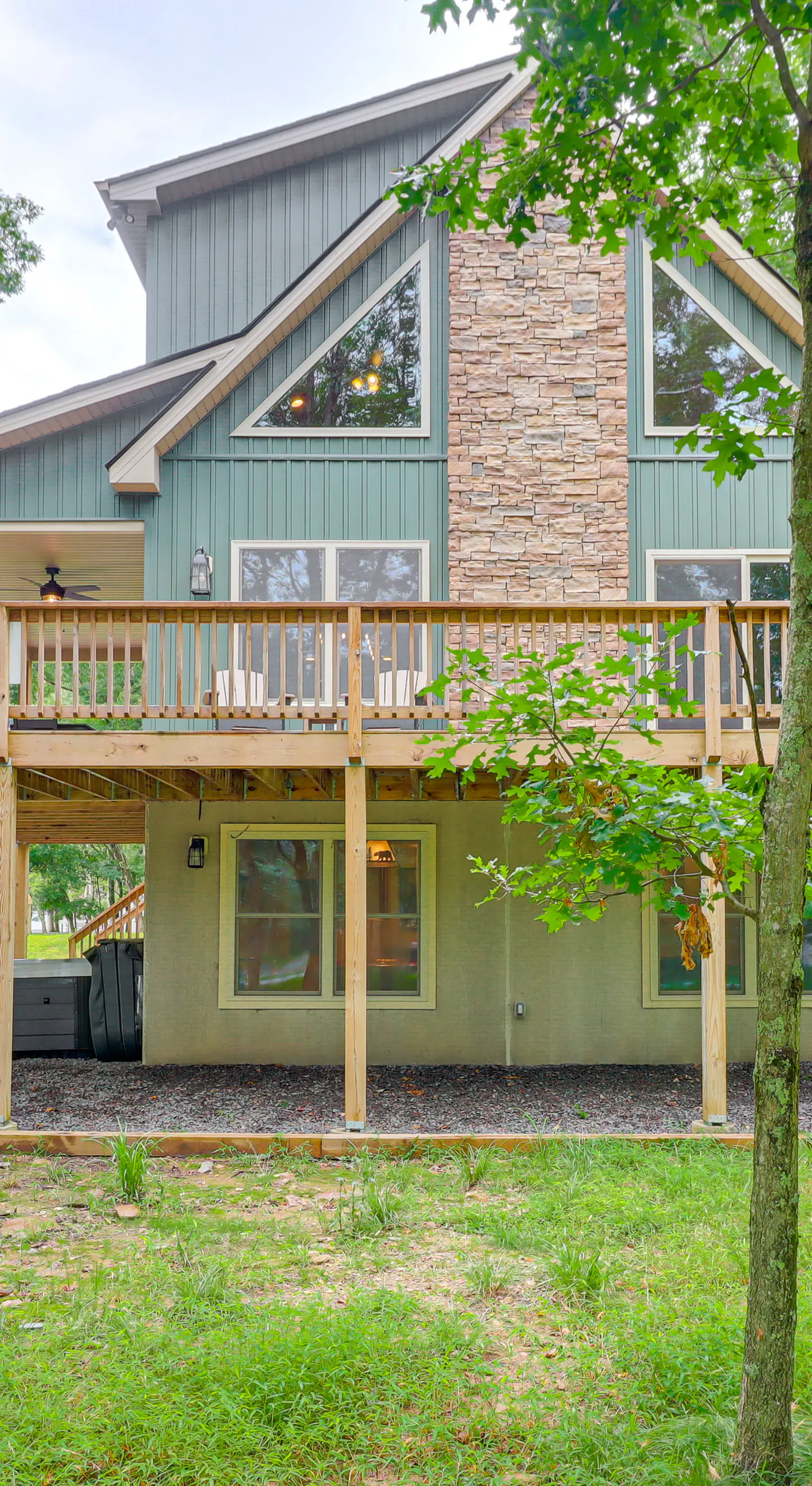 Forest Views & Hot Tub: Poconos Cozy Cabin