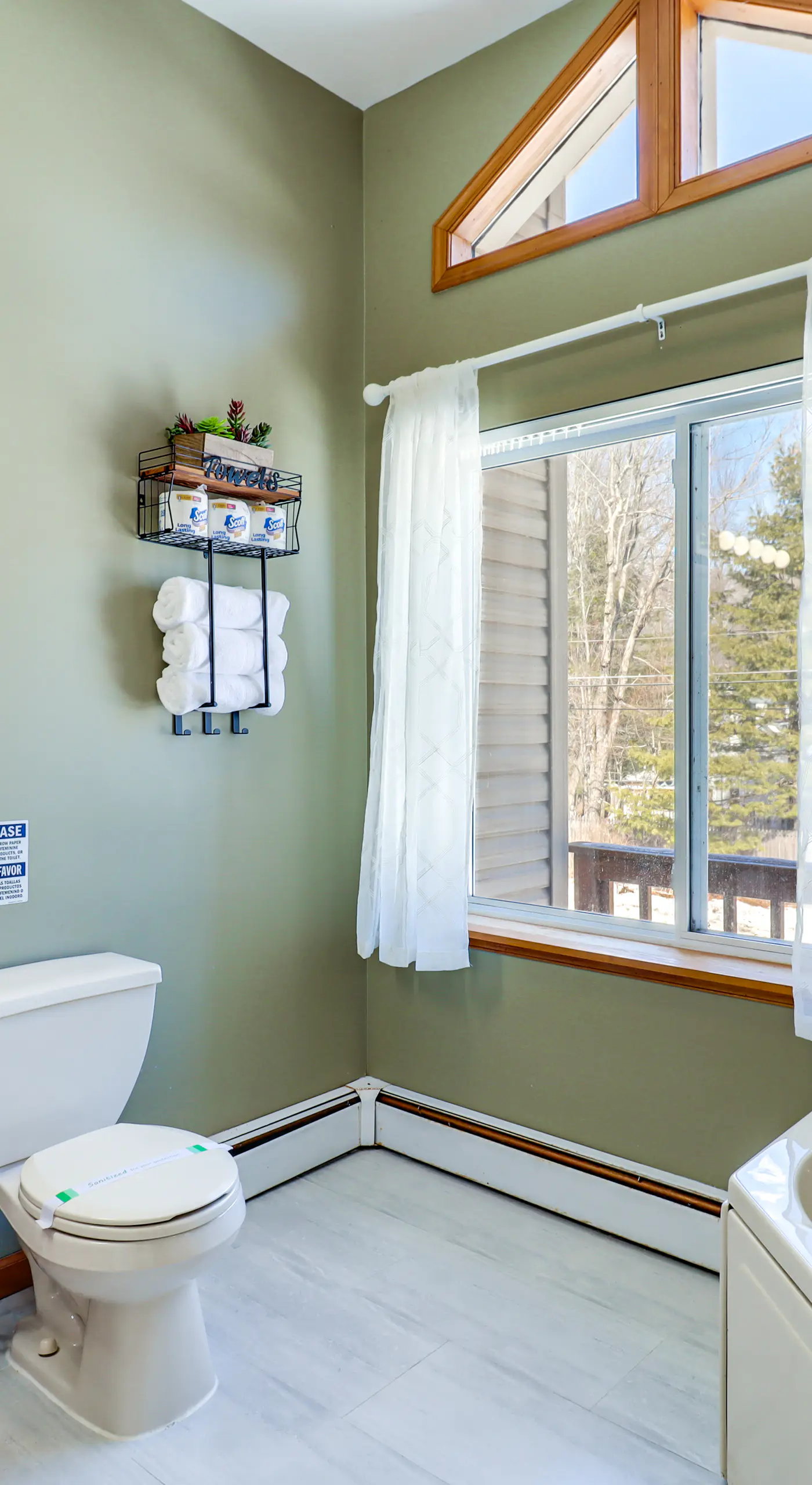 Private Hot Tub: Lakefront Poconos Home!