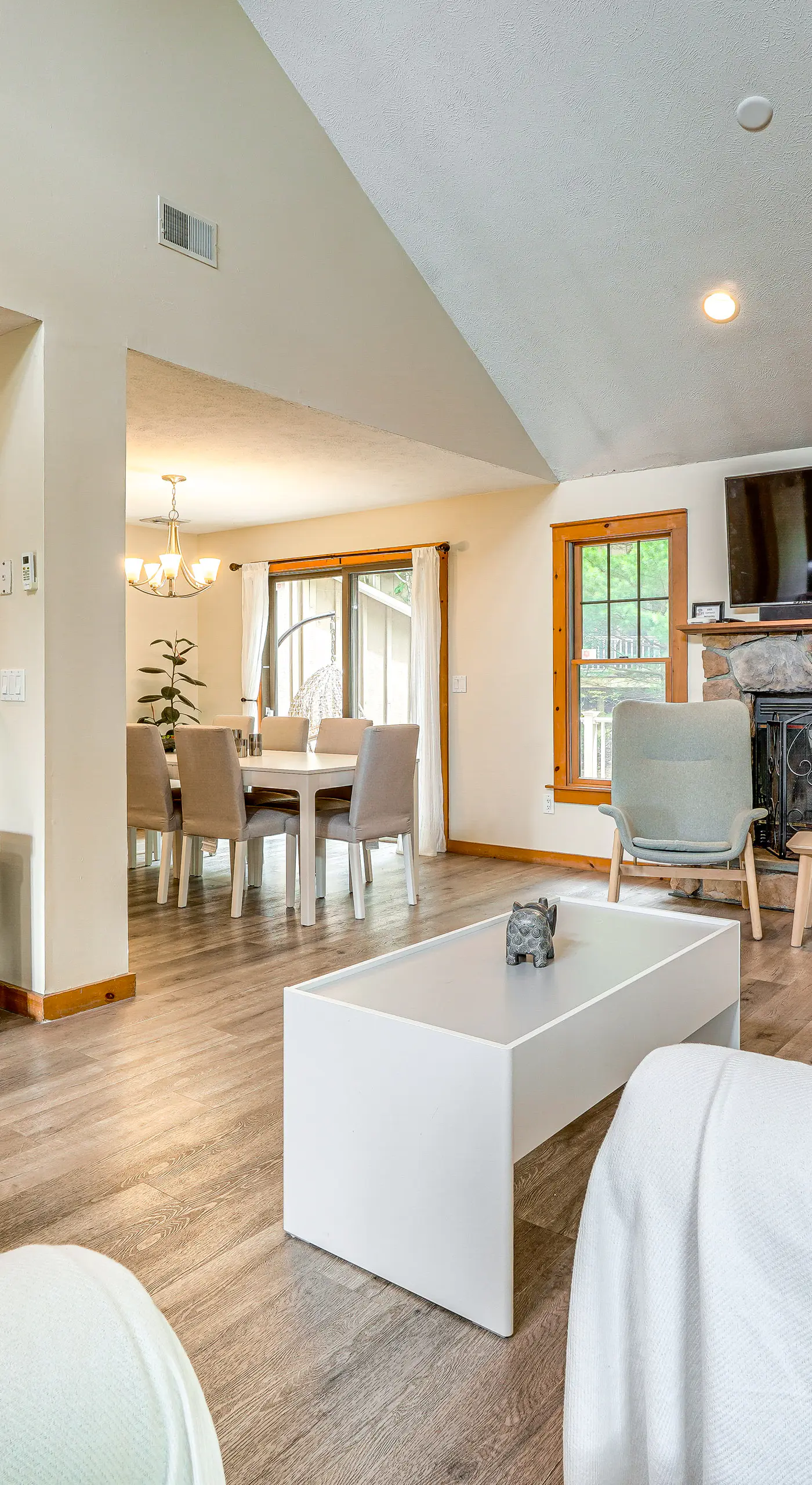Tannersville Resort Home w/ Deck & Gas Grill!