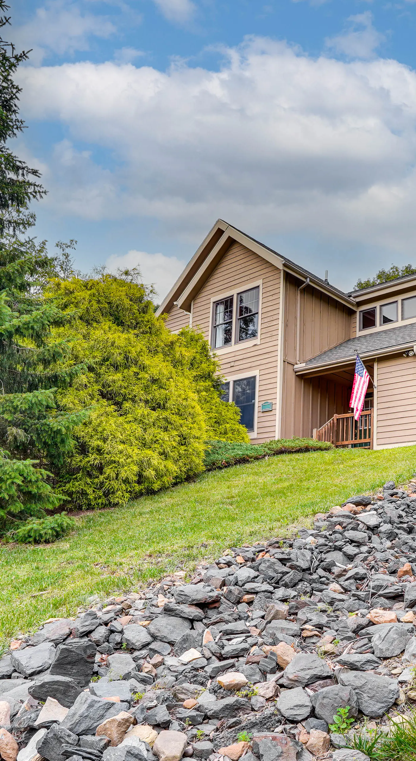 Tannersville Resort Home w/ Deck & Gas Grill!