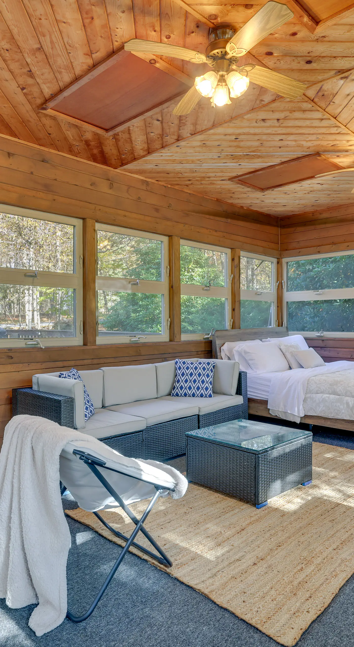 Near Water Parks: Pet-Friendly Tobyhanna Getaway!