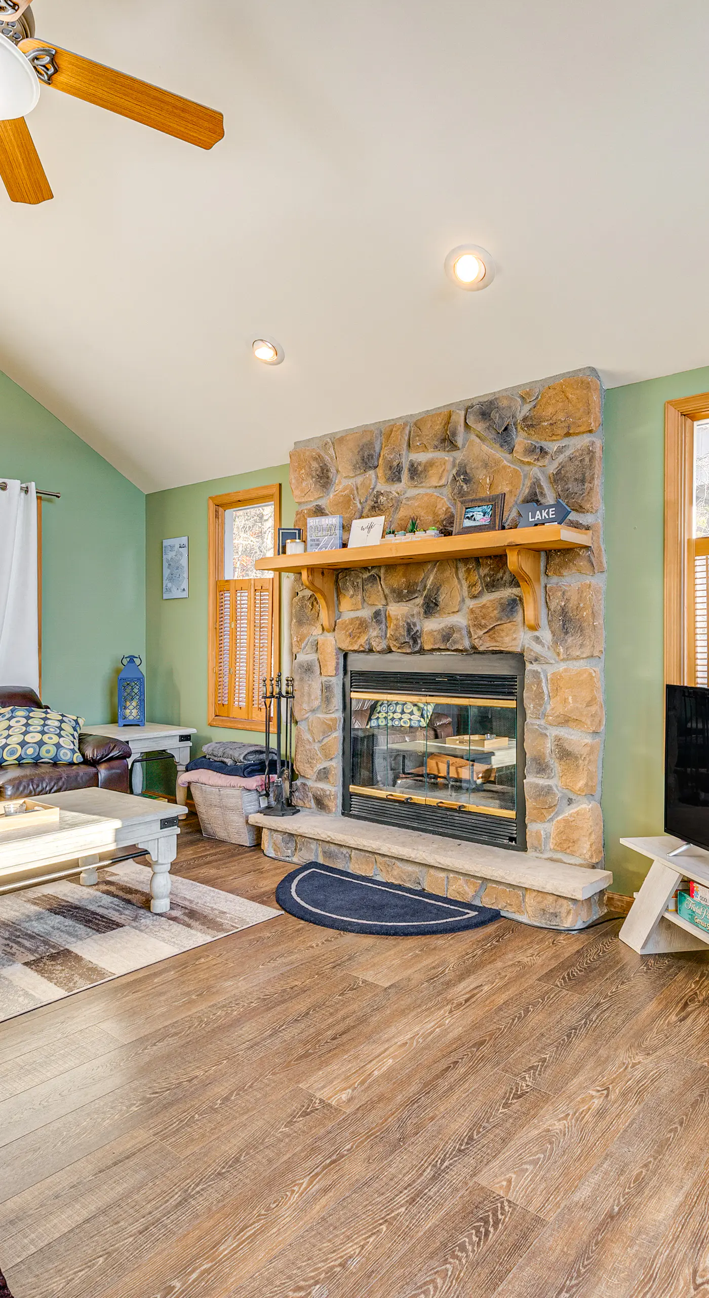 Lakefront Cabin: Kayaks, Paddle Boards & Fishing