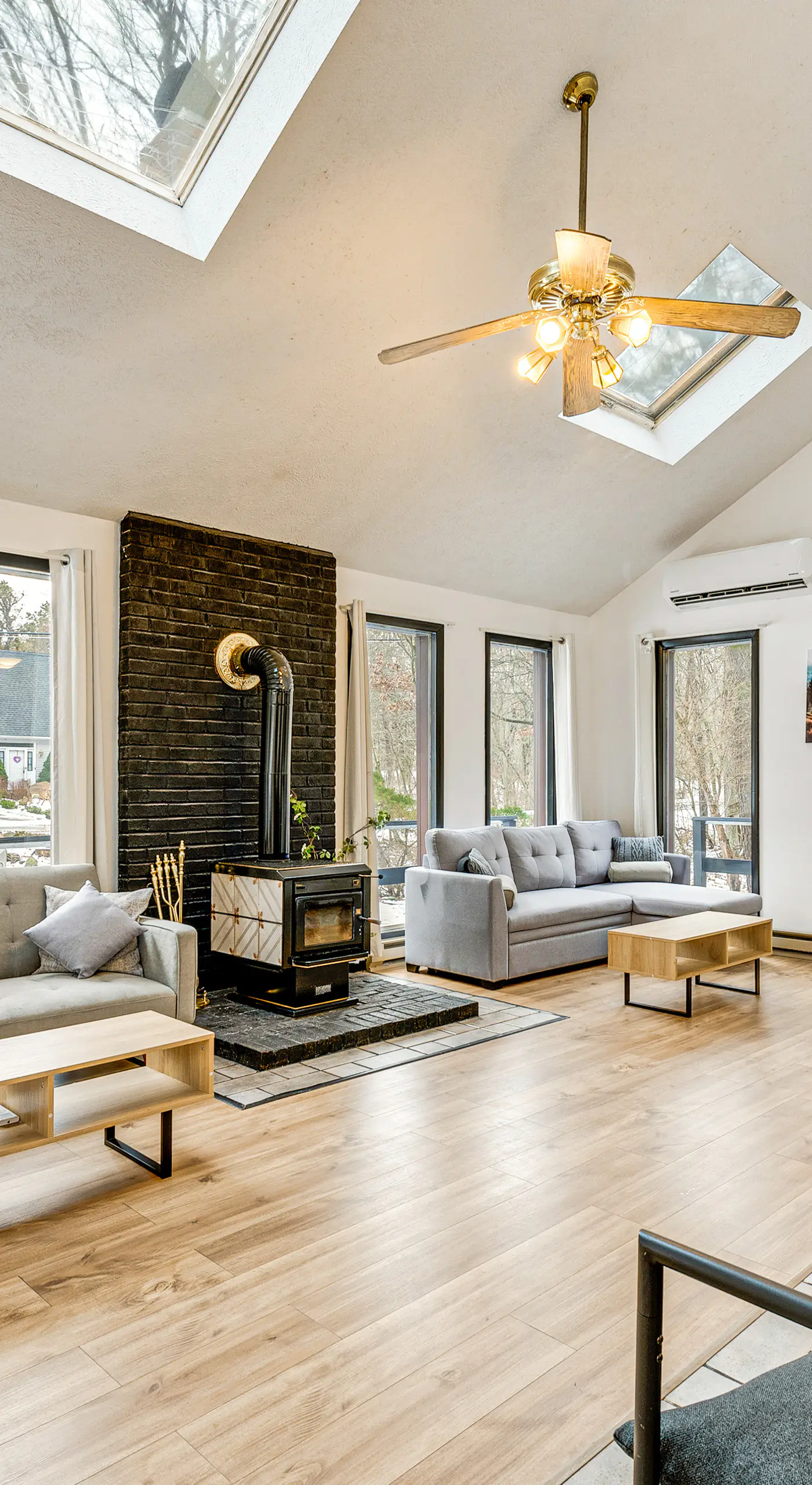 Hot Tub & Game Room: Long Pond Getaway!