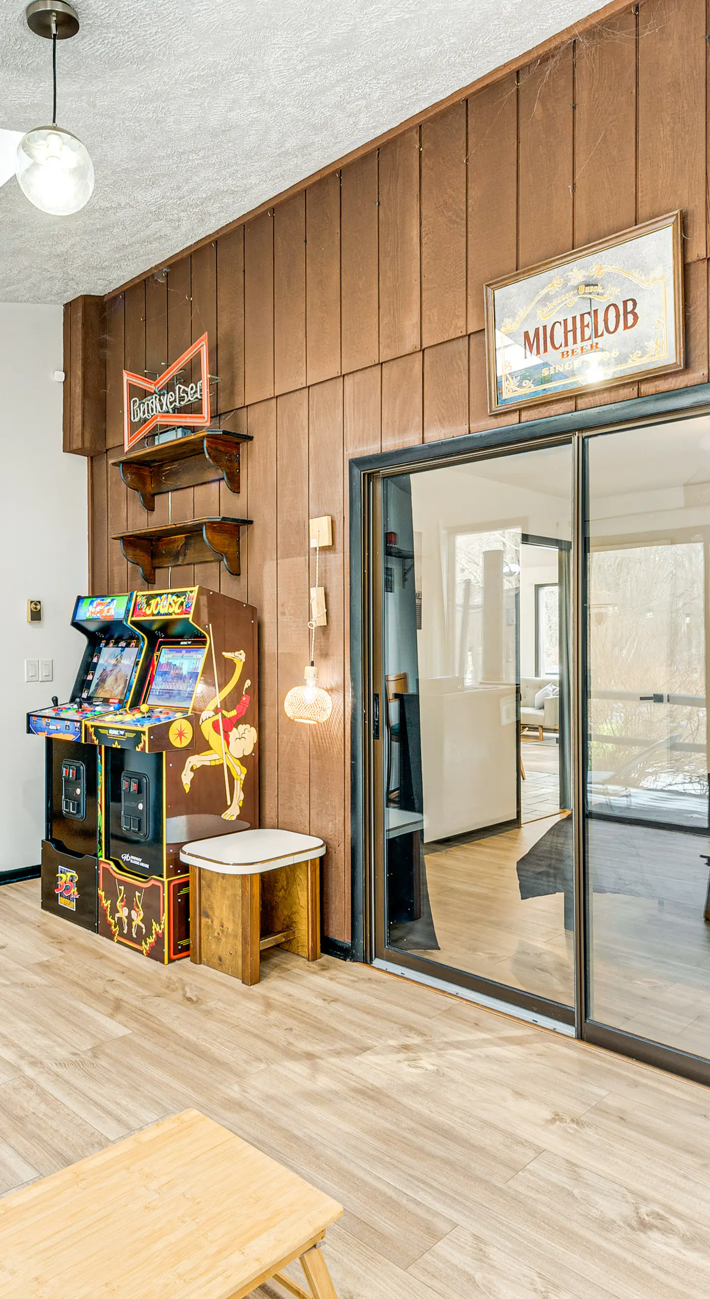 Hot Tub & Game Room: Long Pond Getaway!