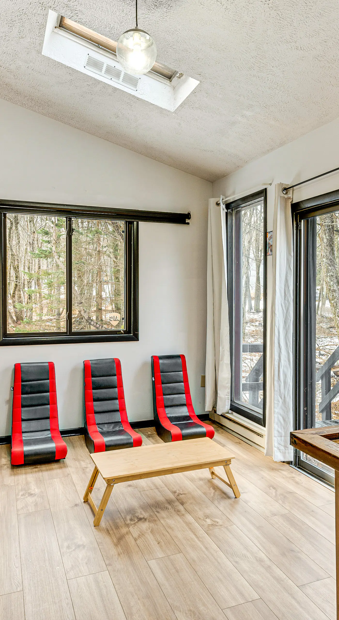 Hot Tub & Game Room: Long Pond Getaway!