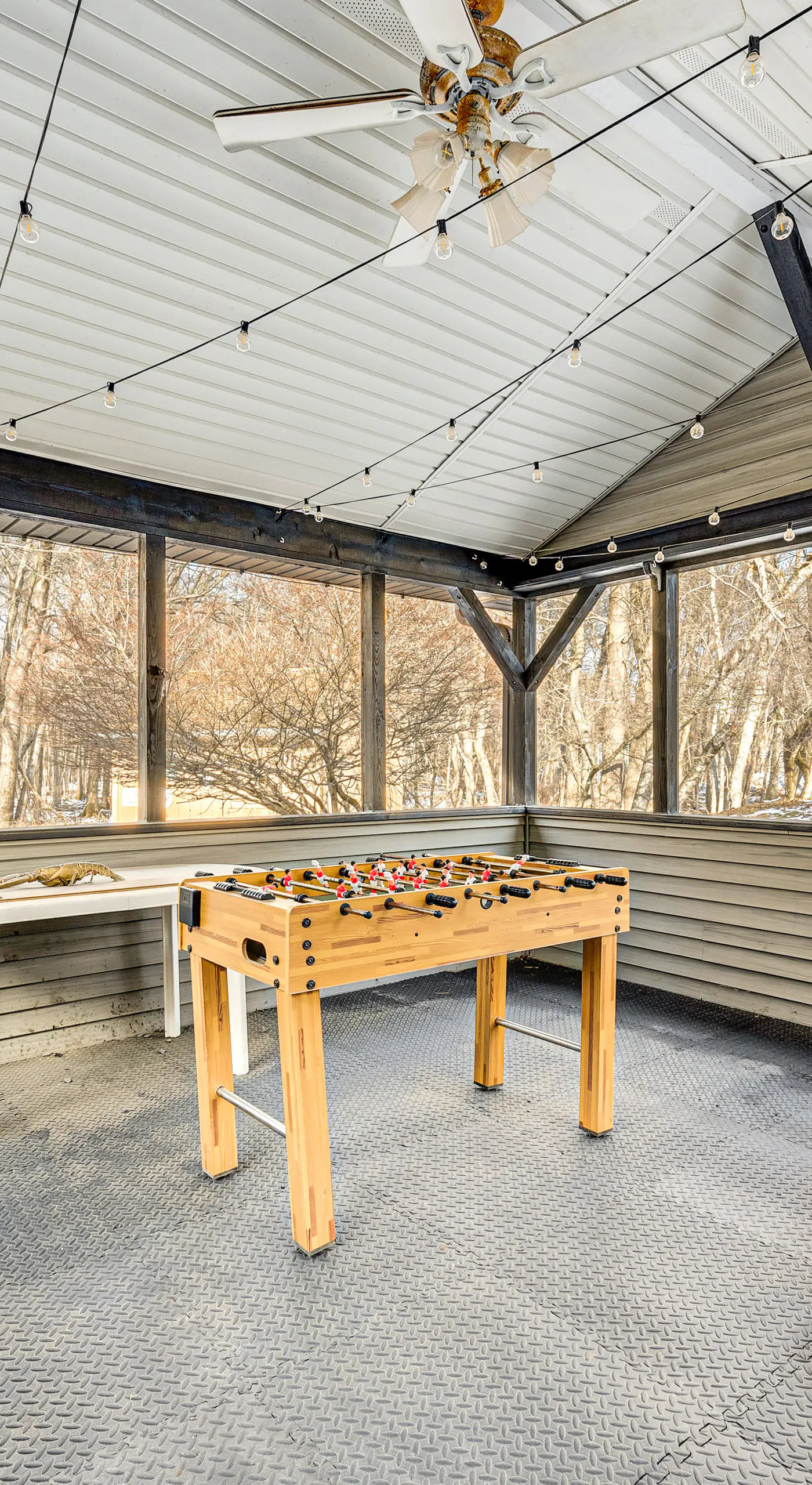 Hot Tub & Game Room: Long Pond Getaway!