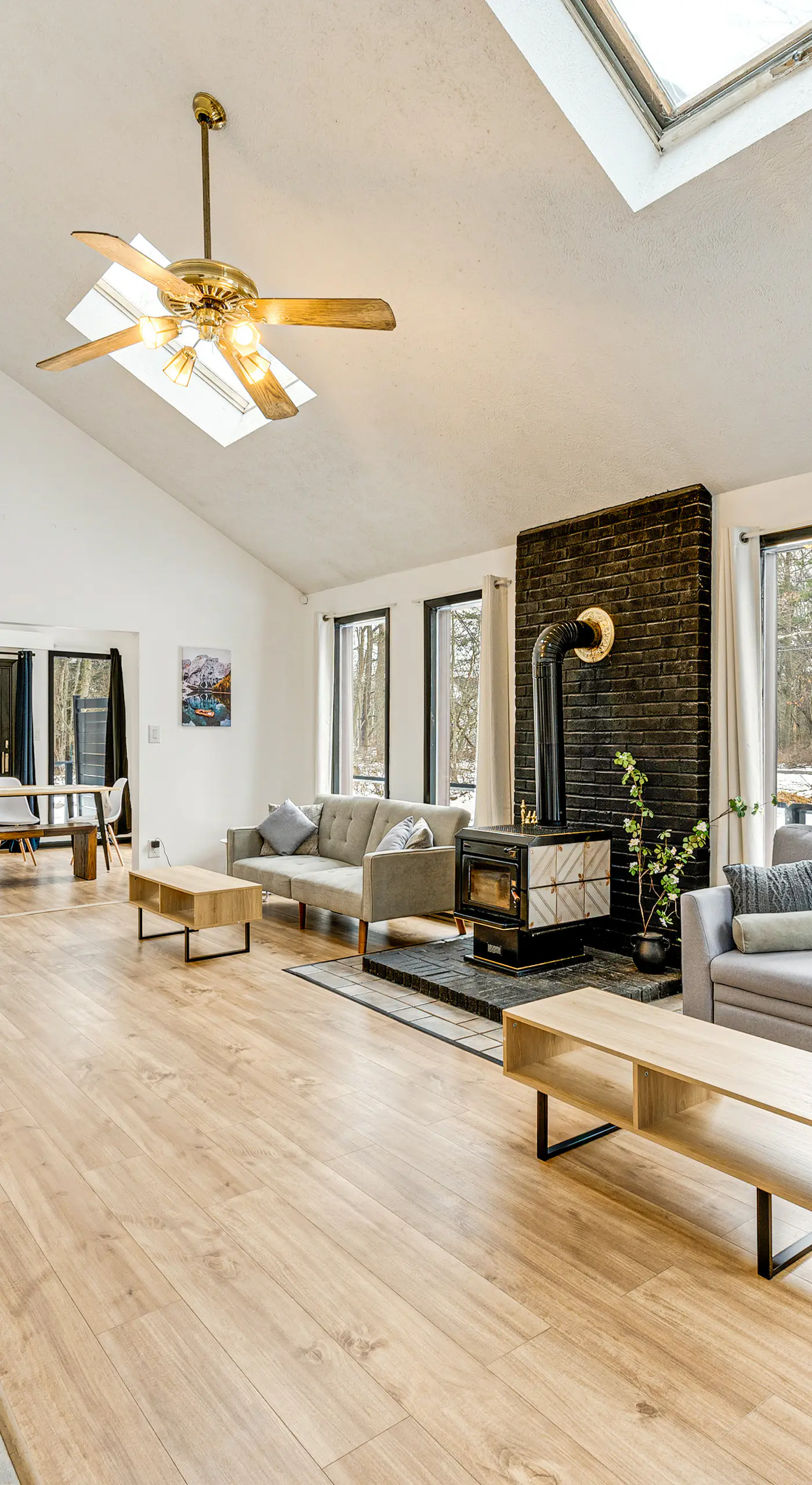 Hot Tub & Game Room: Long Pond Getaway!