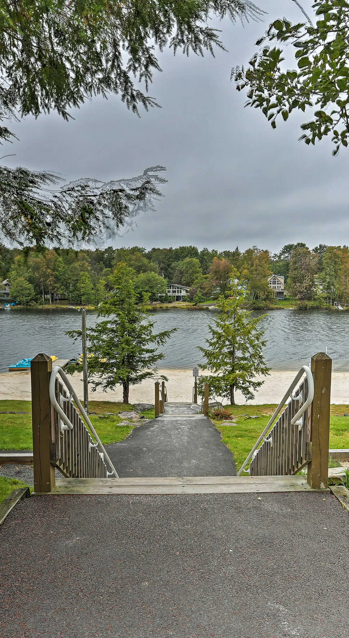 3 Mi to Tobyhanna State Park: Home w/ Serene Deck!