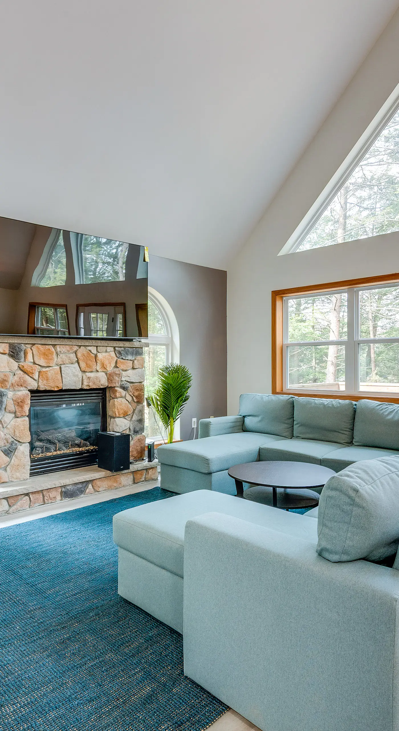 Lakefront Poconos Cabin w/ Deck & Game Room