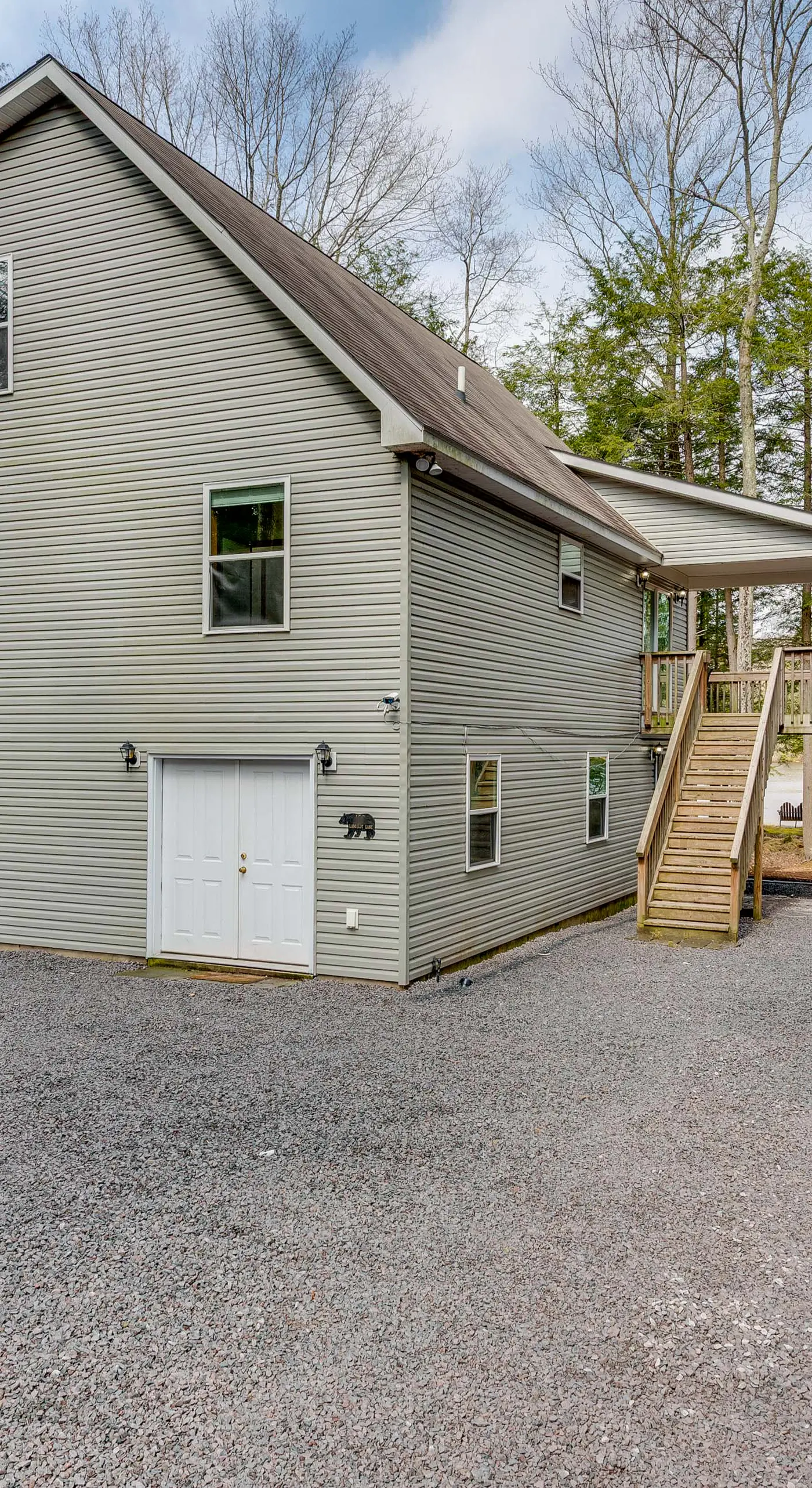Lakefront Poconos Cabin w/ Deck & Game Room