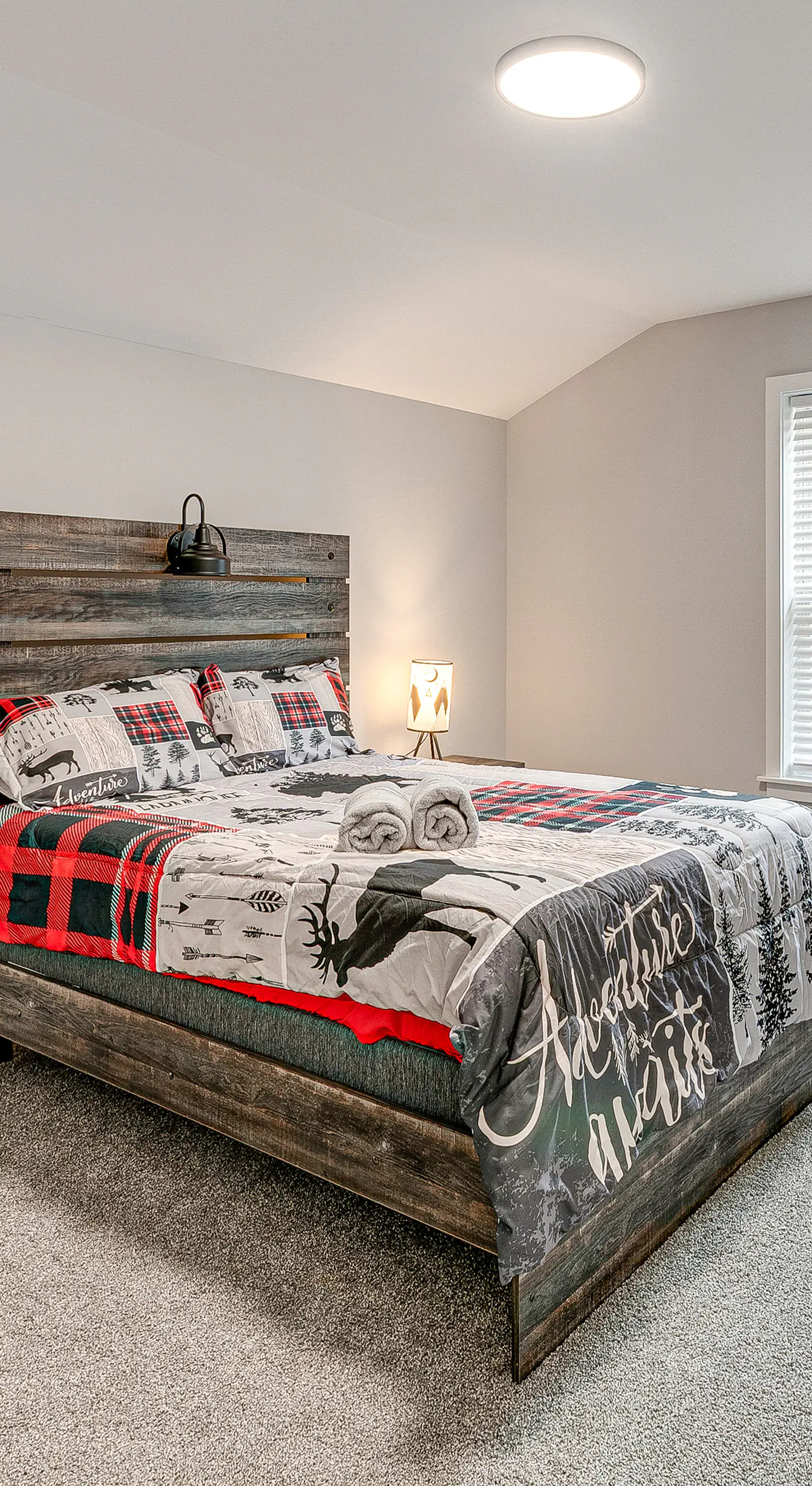 Lake & Pool Access: Poconos Family Getaway!