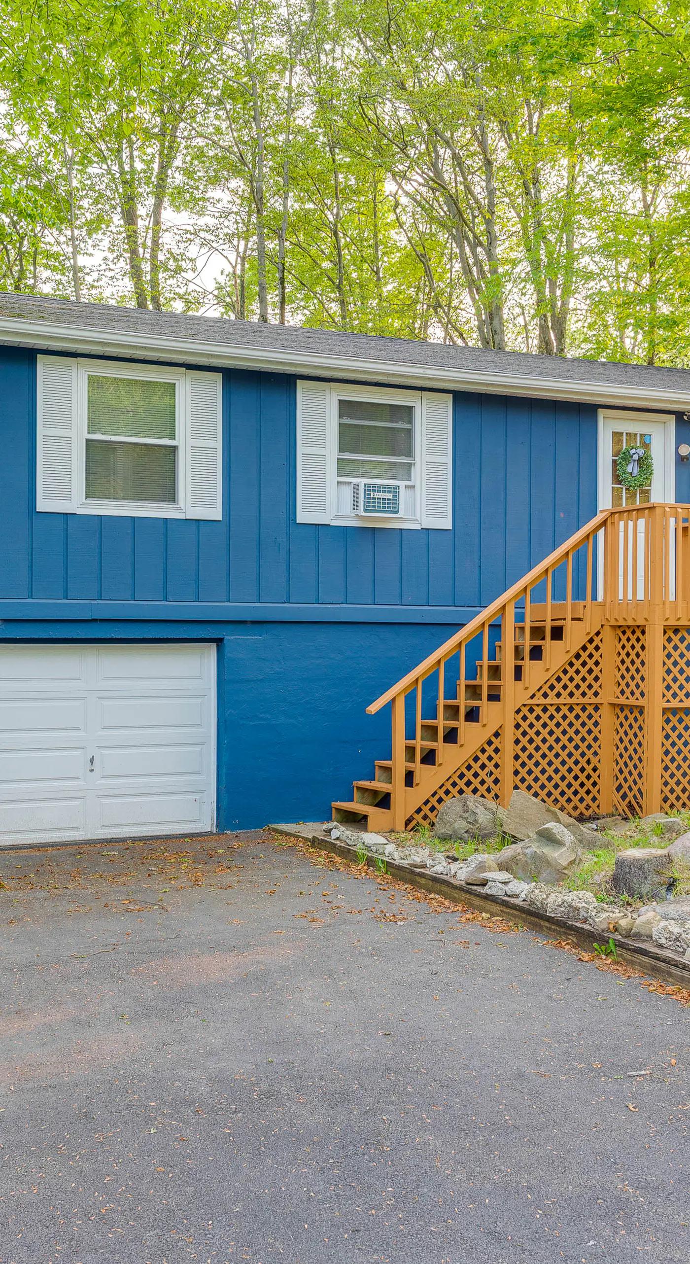 Game Room & Deck: Family Home in Tobyhanna!