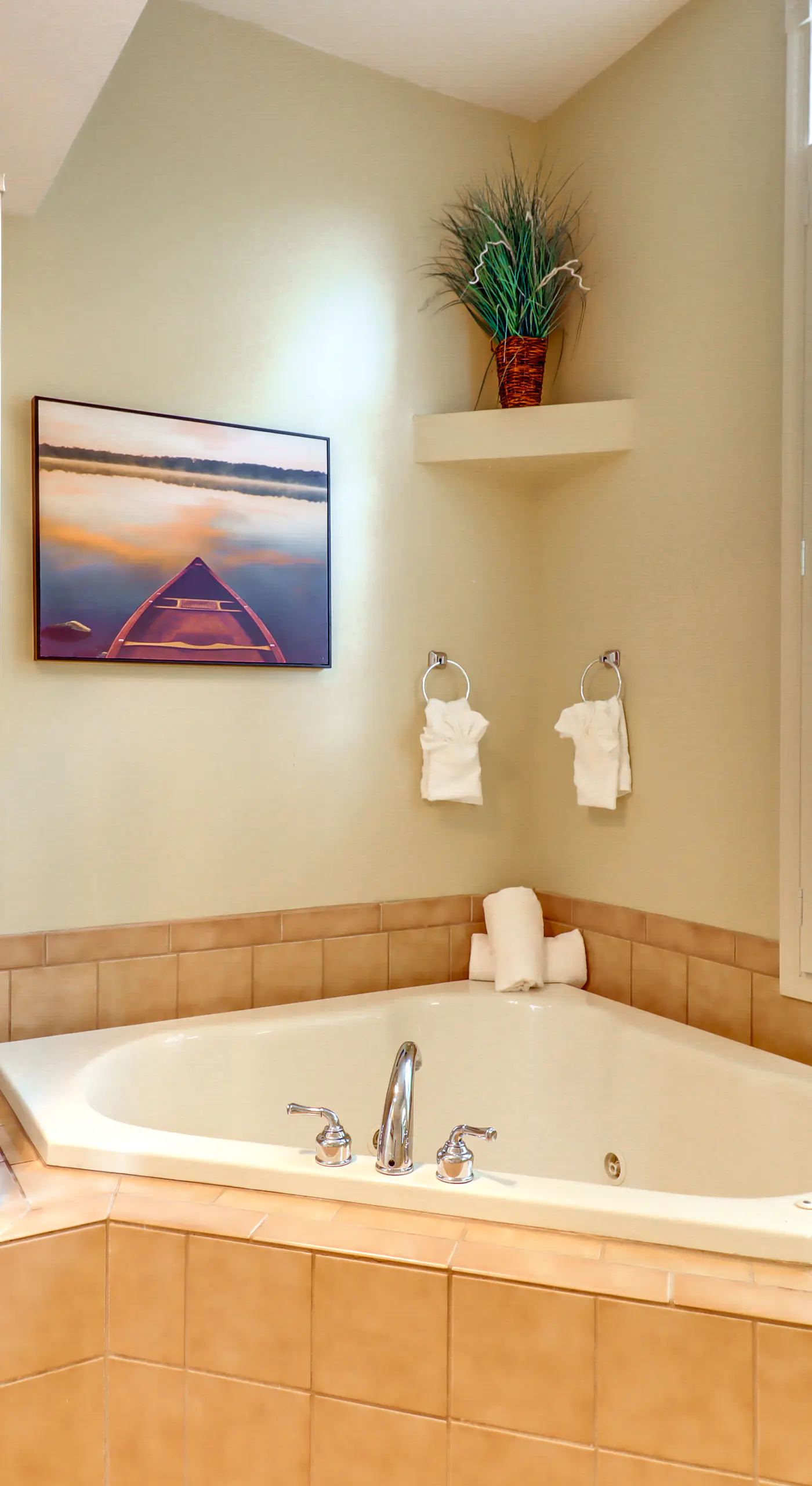 < 1 Mi to Big Boulder Mtn! Home w/ Hot Tub & Deck