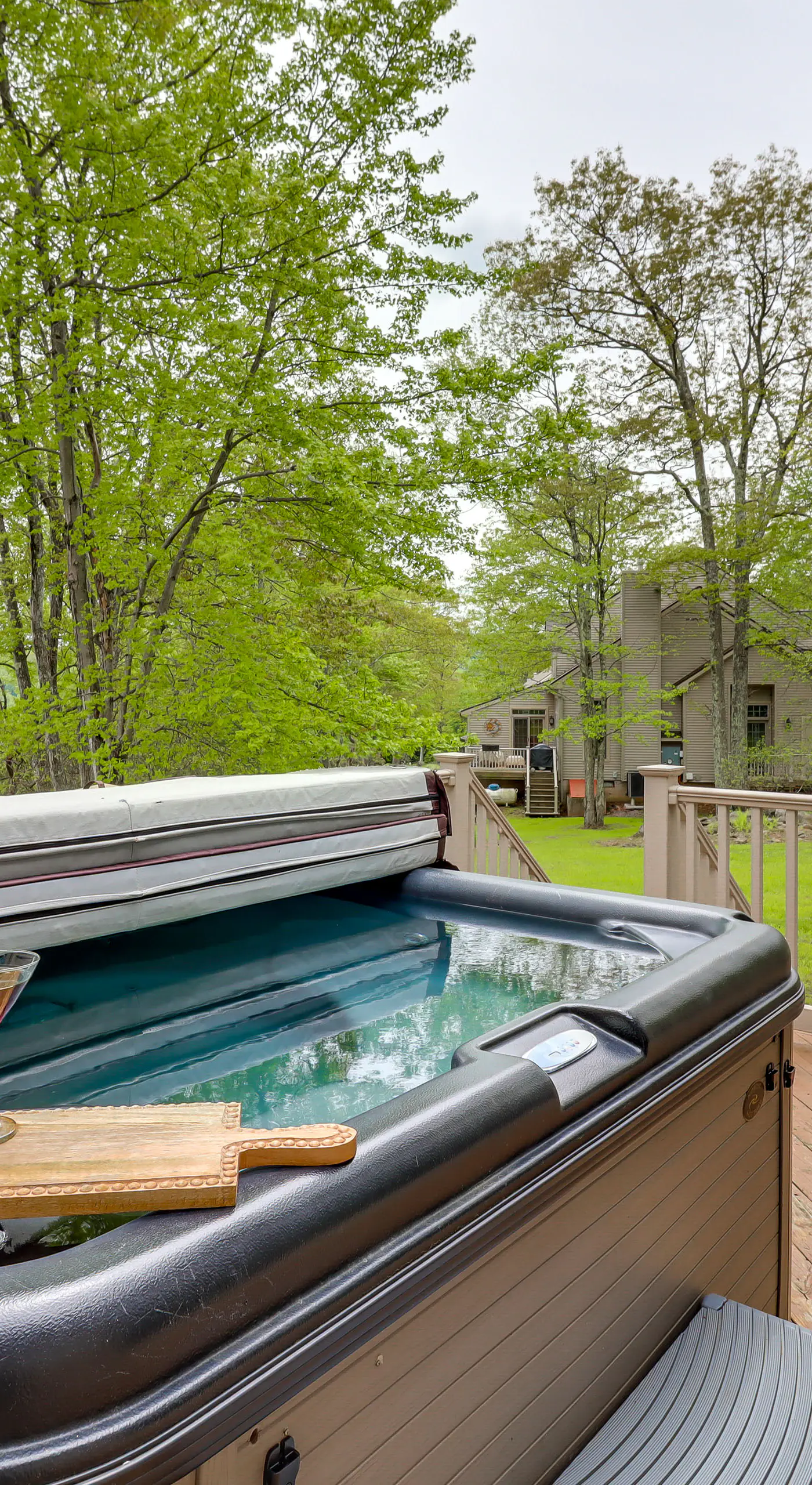 < 1 Mi to Big Boulder Mtn! Home w/ Hot Tub & Deck