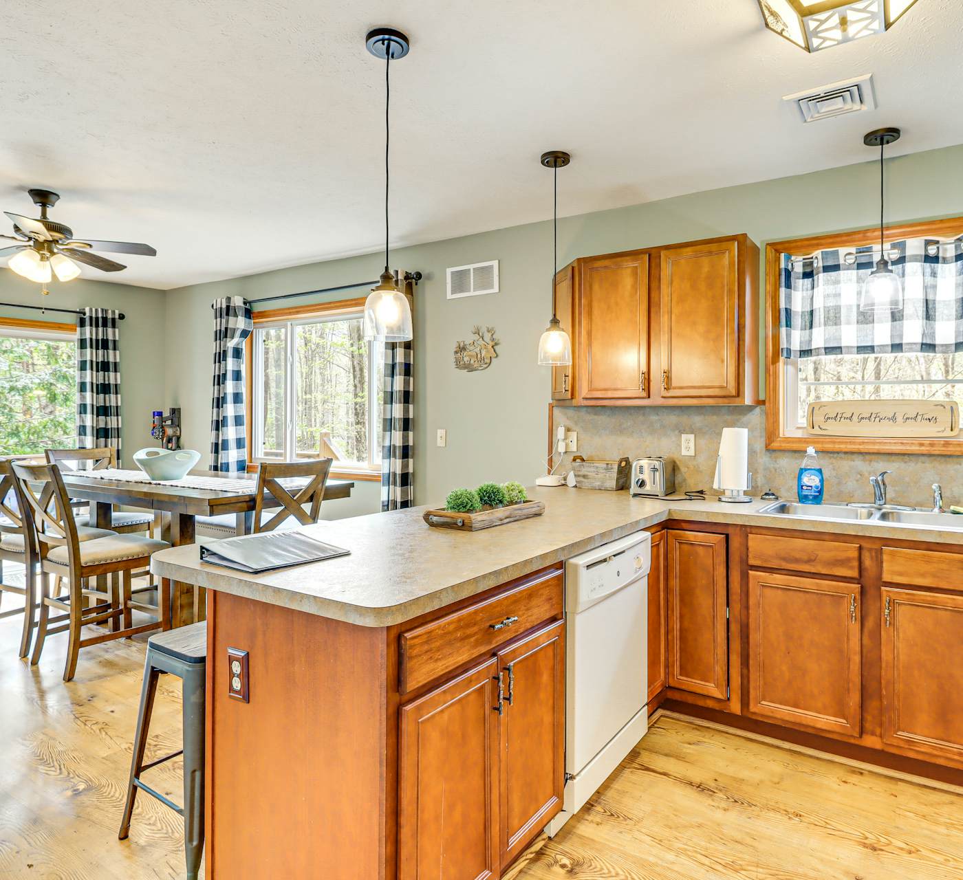 Game Room + Lake Access: Albrightsville Escape